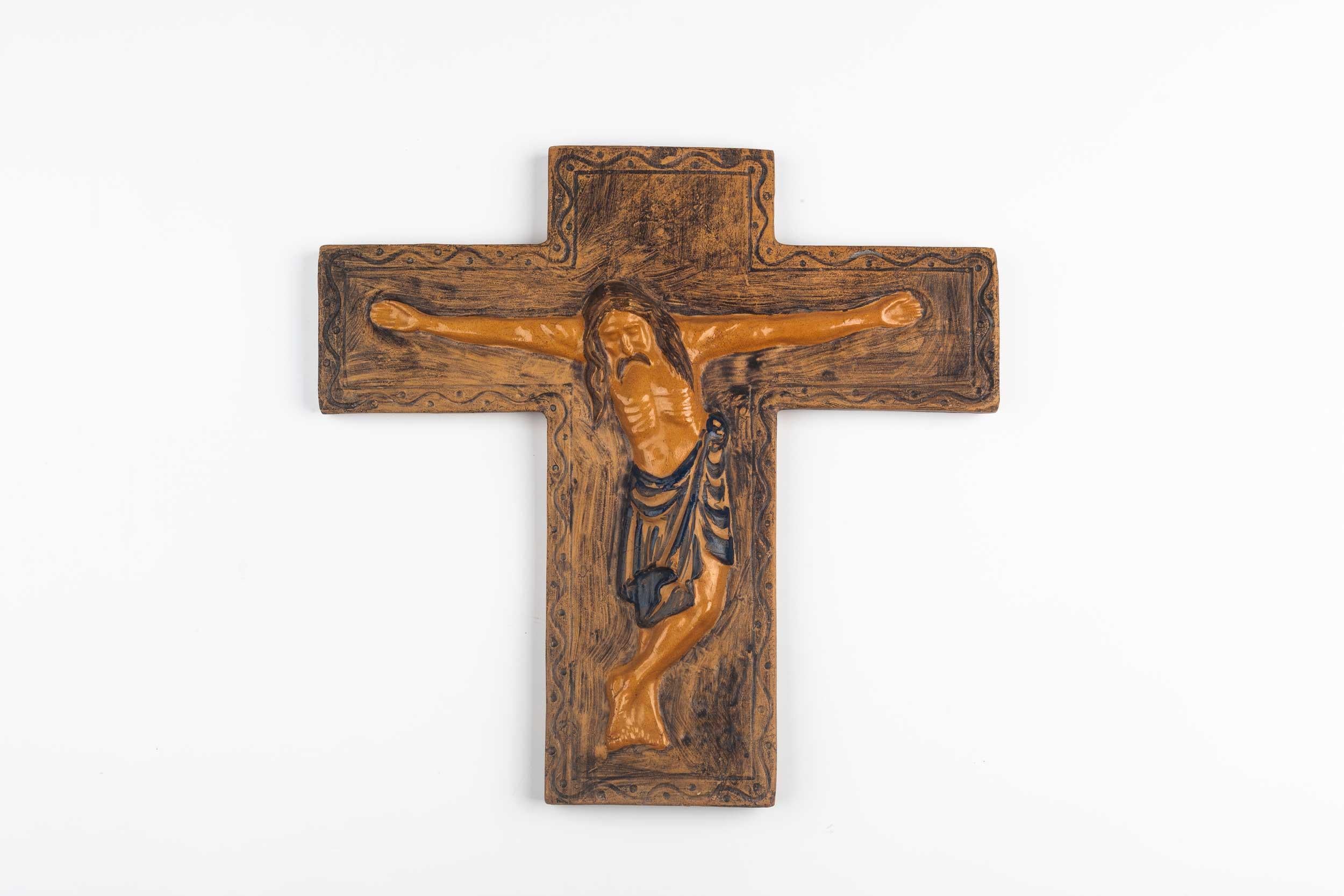 Midcentury Religious European Ceramic Crucifix, 1970s In Good Condition For Sale In Chicago, IL