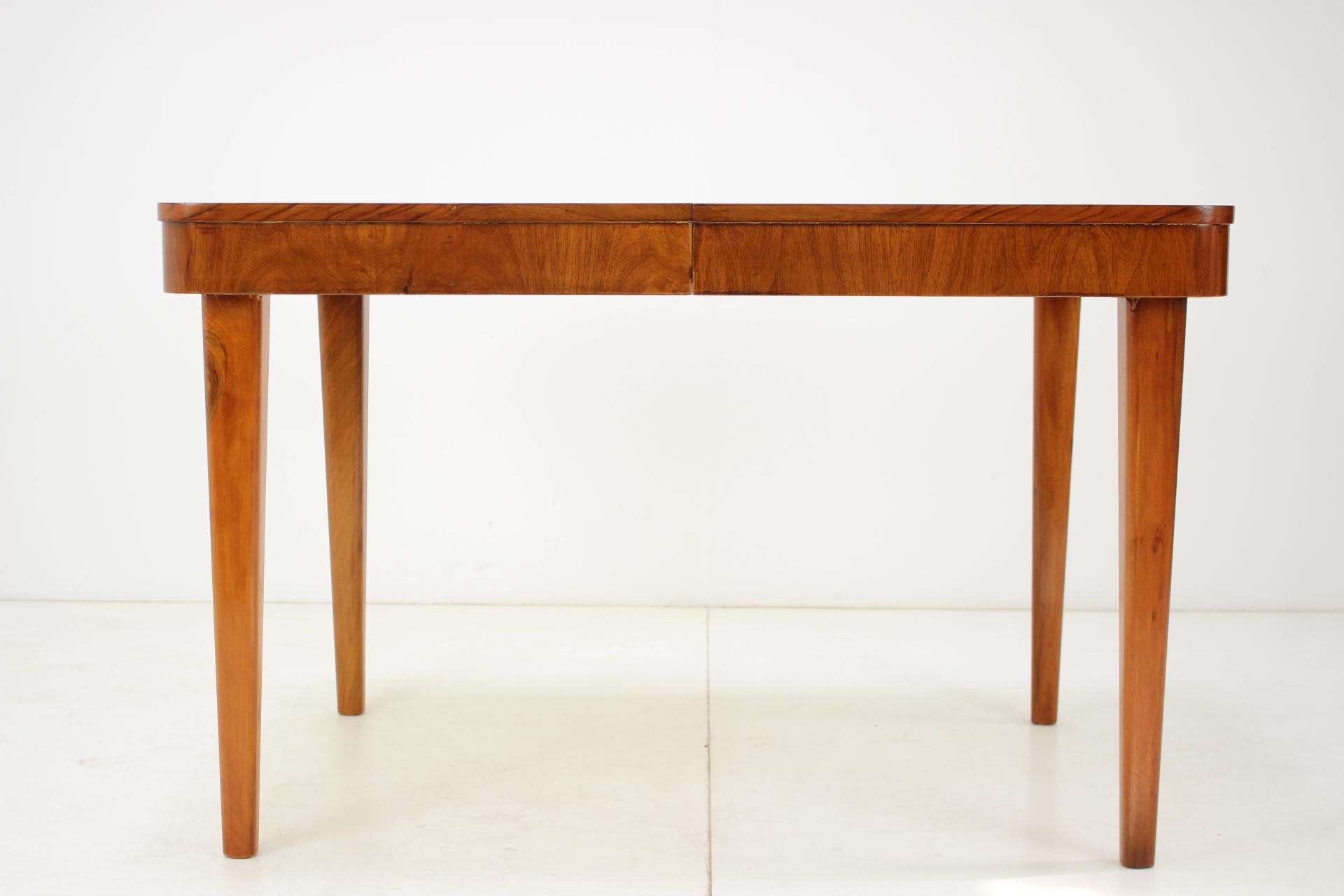 - Made in Czechoslovakia
- Made of oak, walnut
- miss one desk, not extending
- Good, original condition.