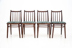 4 sillas de comedor retro de mediados de siglo tras su renovación, años 50