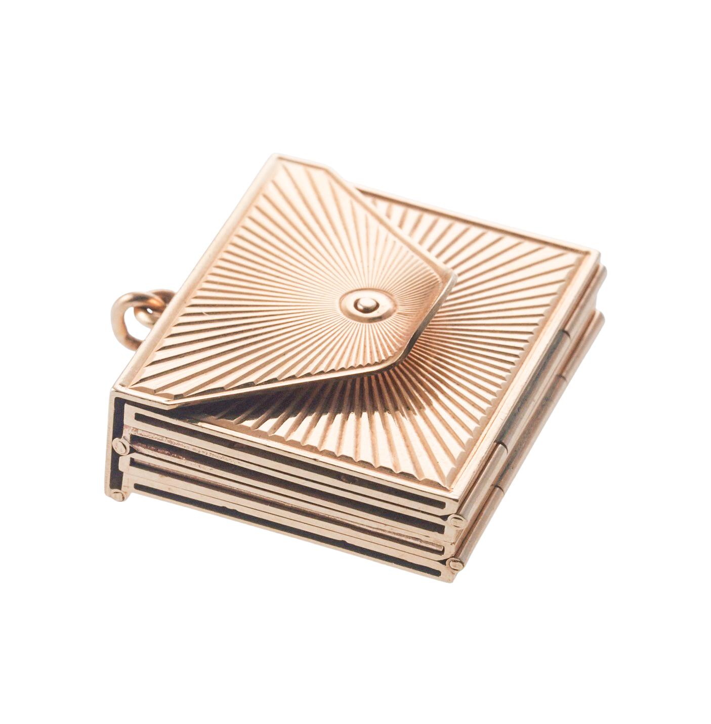 Midcentury Retro Gold Folding Envelope Locket Pendant In Excellent Condition For Sale In New York, NY