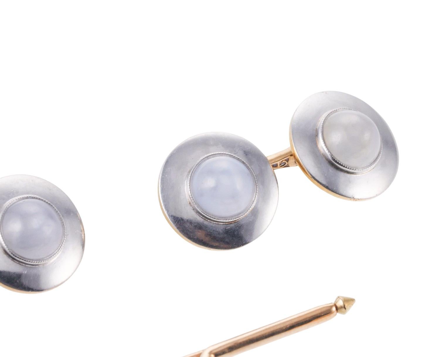 Midcentury Retro 14k gold cufflinks and studs set, with star sapphire cabochons. Each cufflink top is 14mm in diameter, stud - 6.5mm in diameter. Marked 14 on the connecting hardware. Weight - 14.4 grams. 