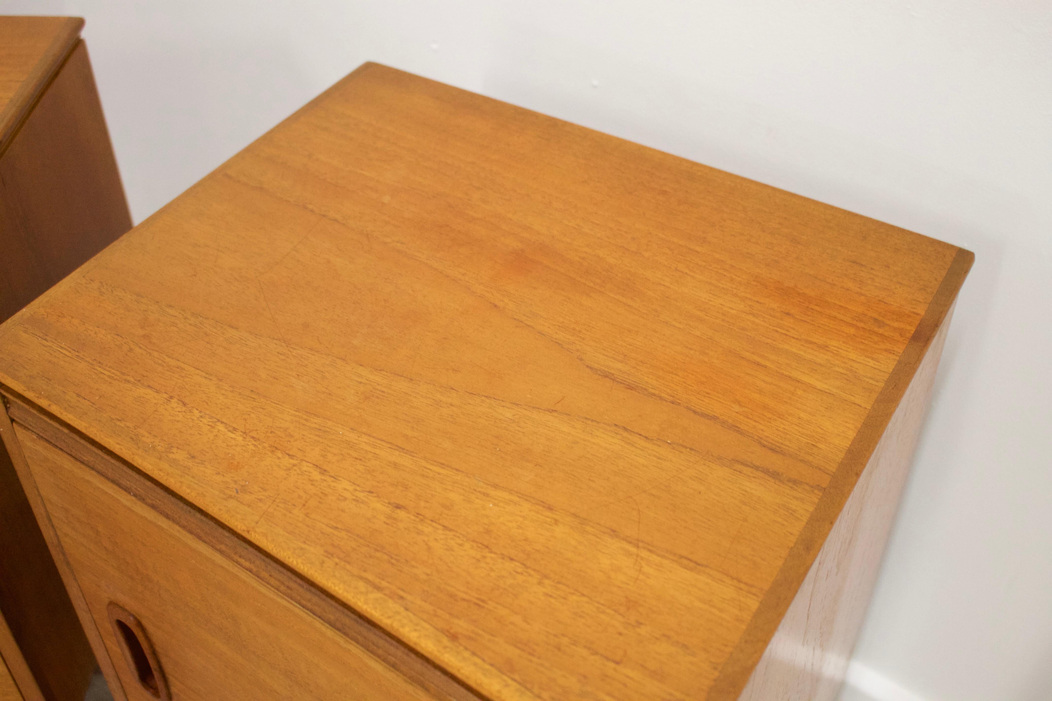 Midcentury Retro Teak Bedside Cabinet Tables, Set of 2 In Good Condition In South Shields, Tyne and Wear