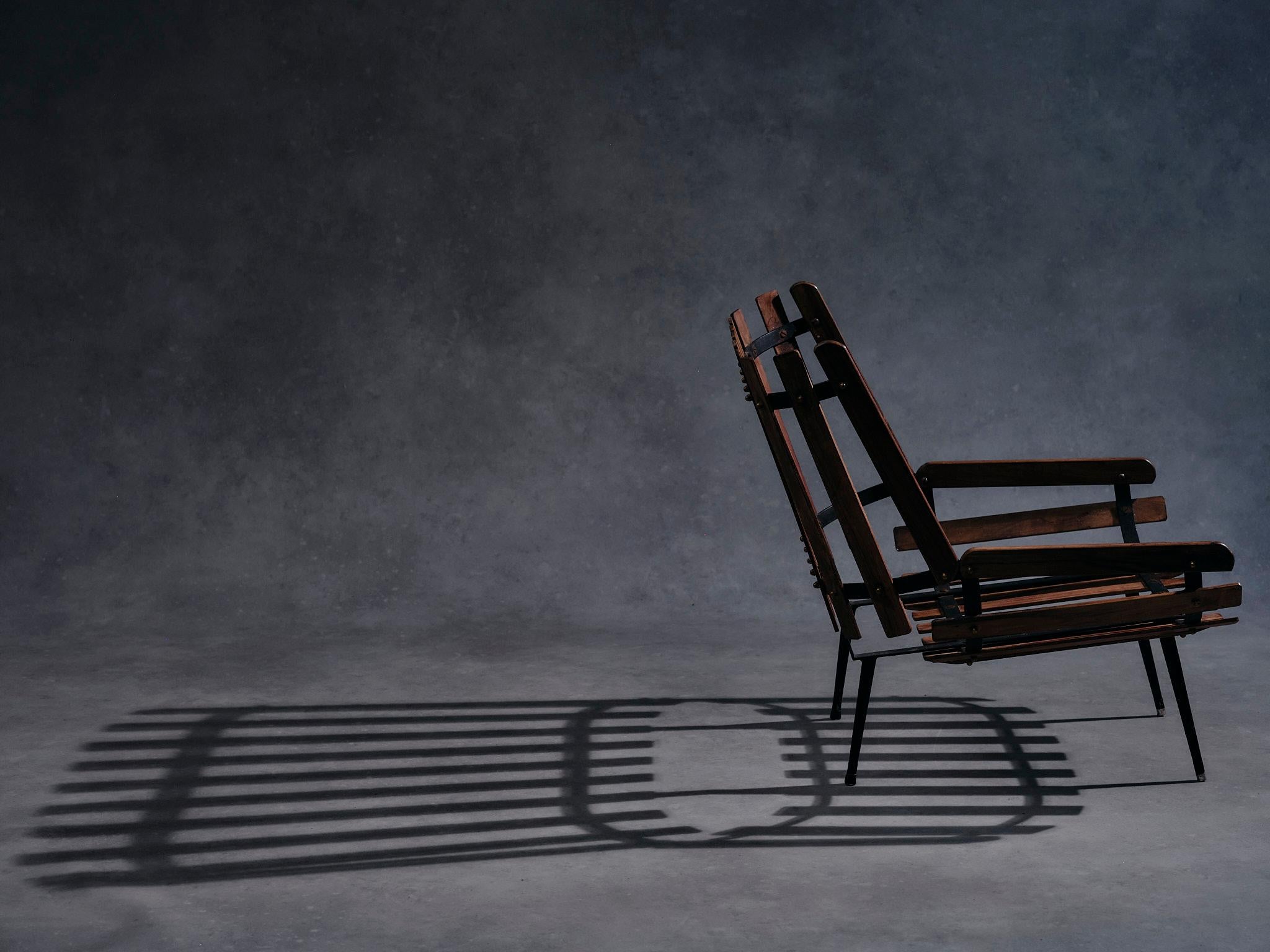 Sedia 'Rib' o 'Costela Lounge
Design/One di un artista sconosciuto
Ferro e Wood
Brasile, anni '50

La tappezzeria personalizzata sarà fornita gratuitamente.
