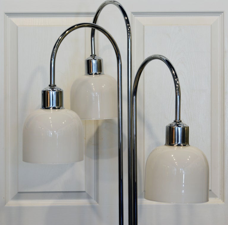Midcentury Robert Sonneman Style Chrome Waterfall Floor Lamp with Glass Shades For Sale at 1stdibs