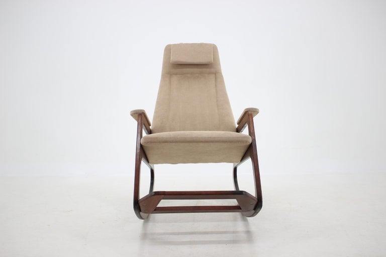- Made in Czechoslovakia
- Made of beechwood, fabric
- Maker: ULUV Krásná jizba
- New upholstery
- Very good condition.