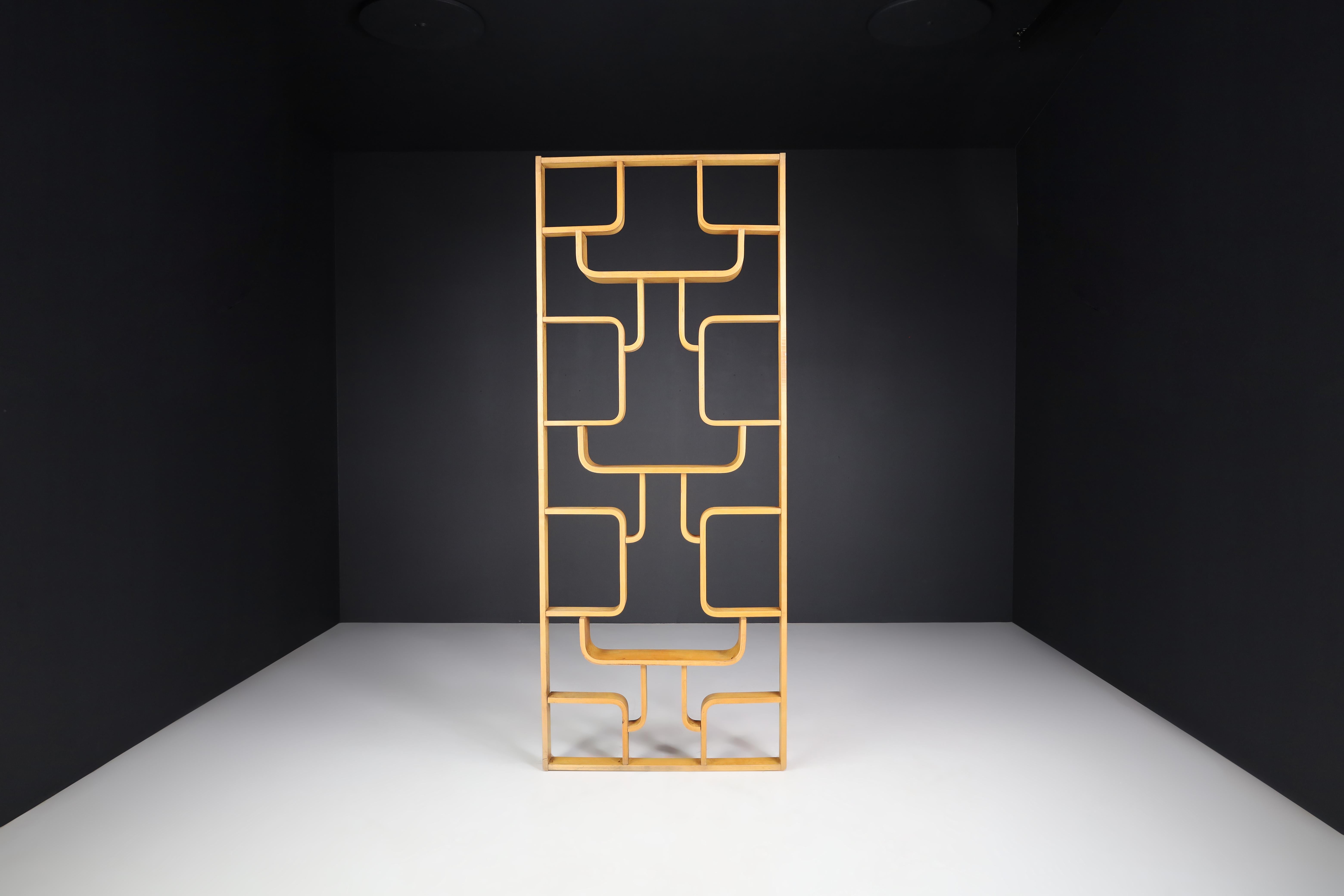 Midcentury room divider in Blond Bent-Wood by Ludvik Volak, Praque 1960s

A memorable blond room divider from a villa in Prague was purchased from the original owner. This object can be used as a wall-mounted shelving unit or room divider. Square