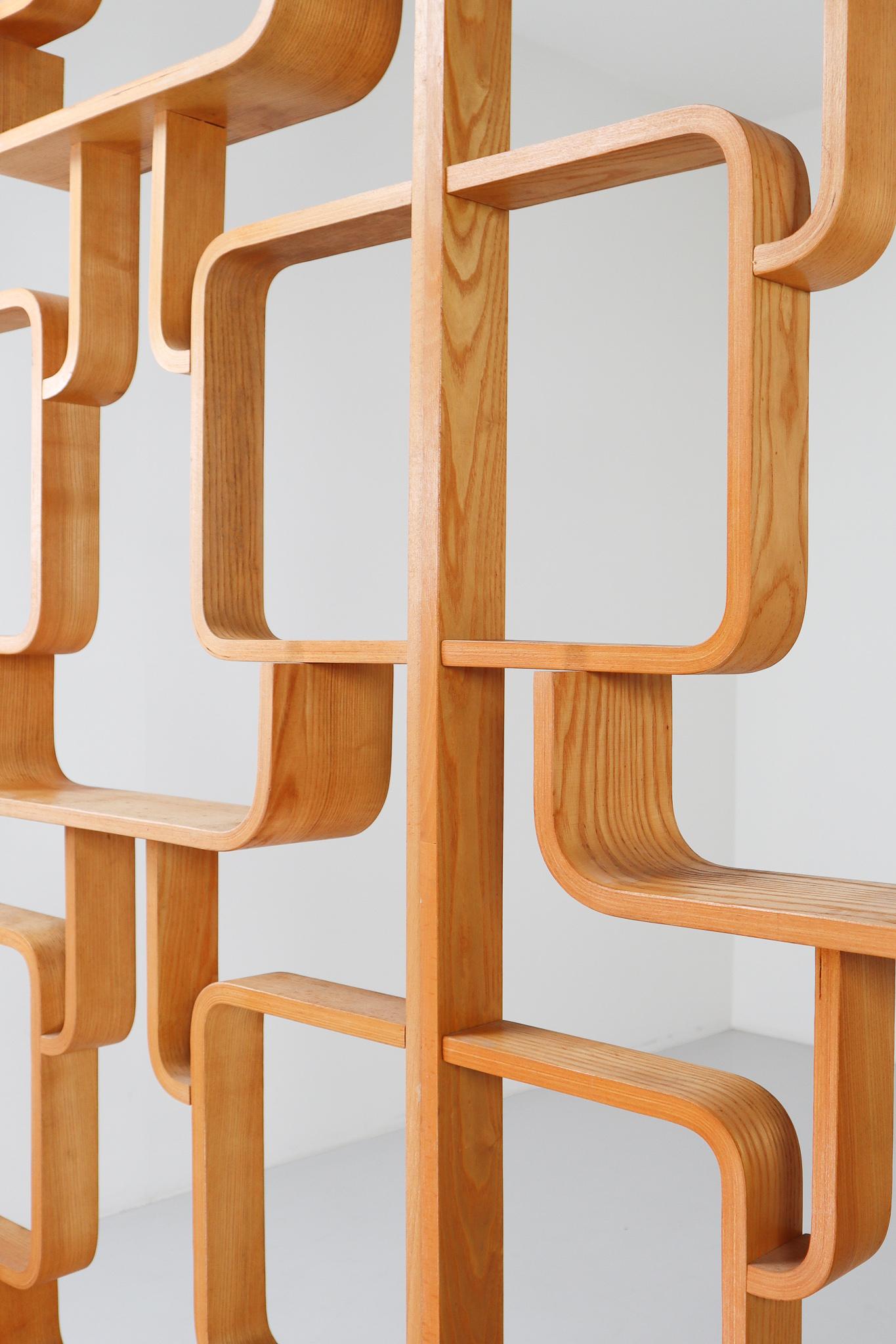 Midcentury Room Divider Shelves in Blond Bent-Wood, Praque, 1960s In Good Condition In Almelo, NL