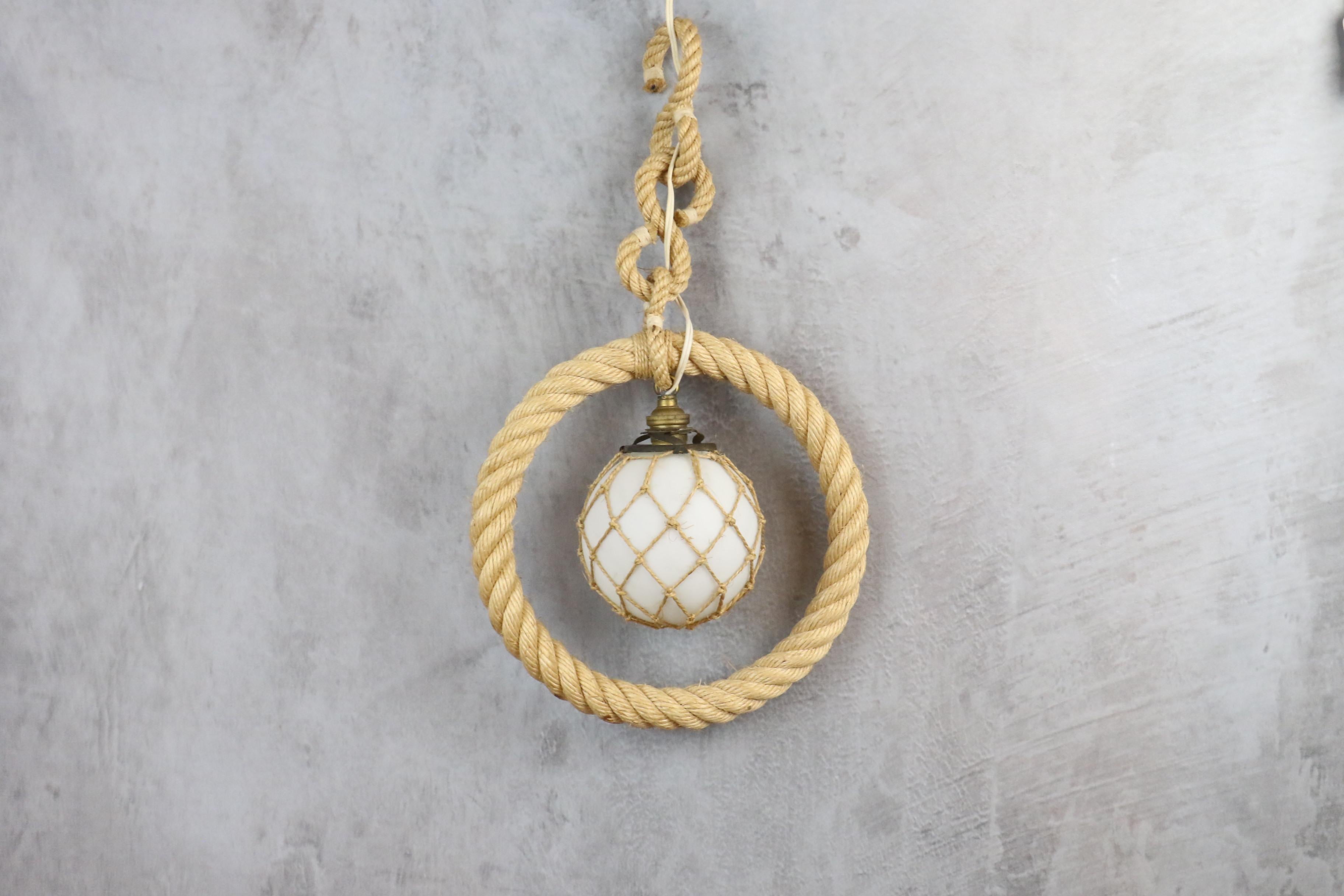 Midcentury Rope Chandelier by Adrien Audoux and Frida Minet, circa 1960

Rare chandelier lamp by the French and Swiss designers Adrien Audoux and Frida Minet. This model is really rare.
The light produced by the opaline globe is very warm. This