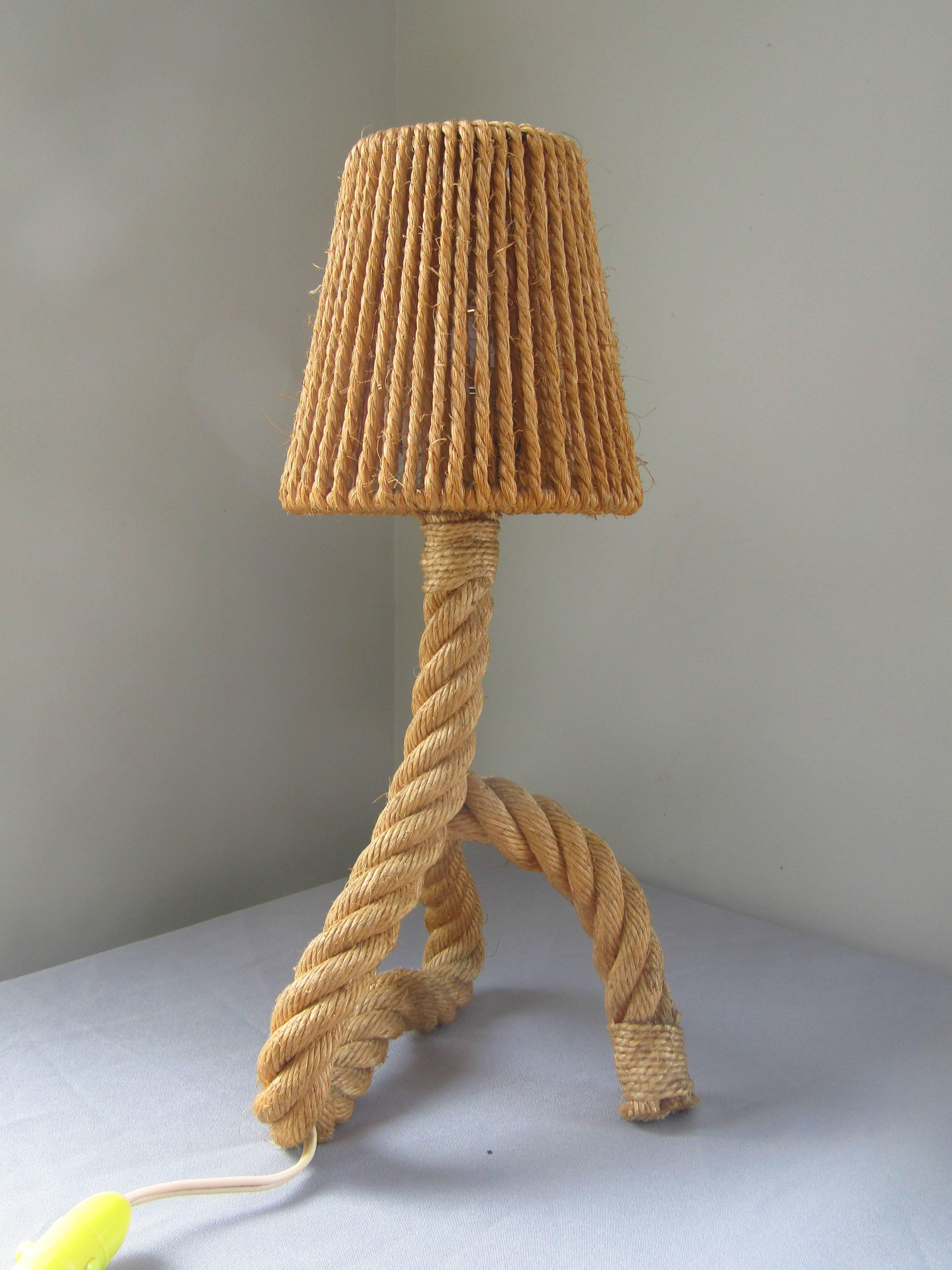 Midcentury Rope Table Desk Lamp Audoux and Minet, France, 1960s. good vintage condition, original shade!

*** free shipping anywhere in the world! ***