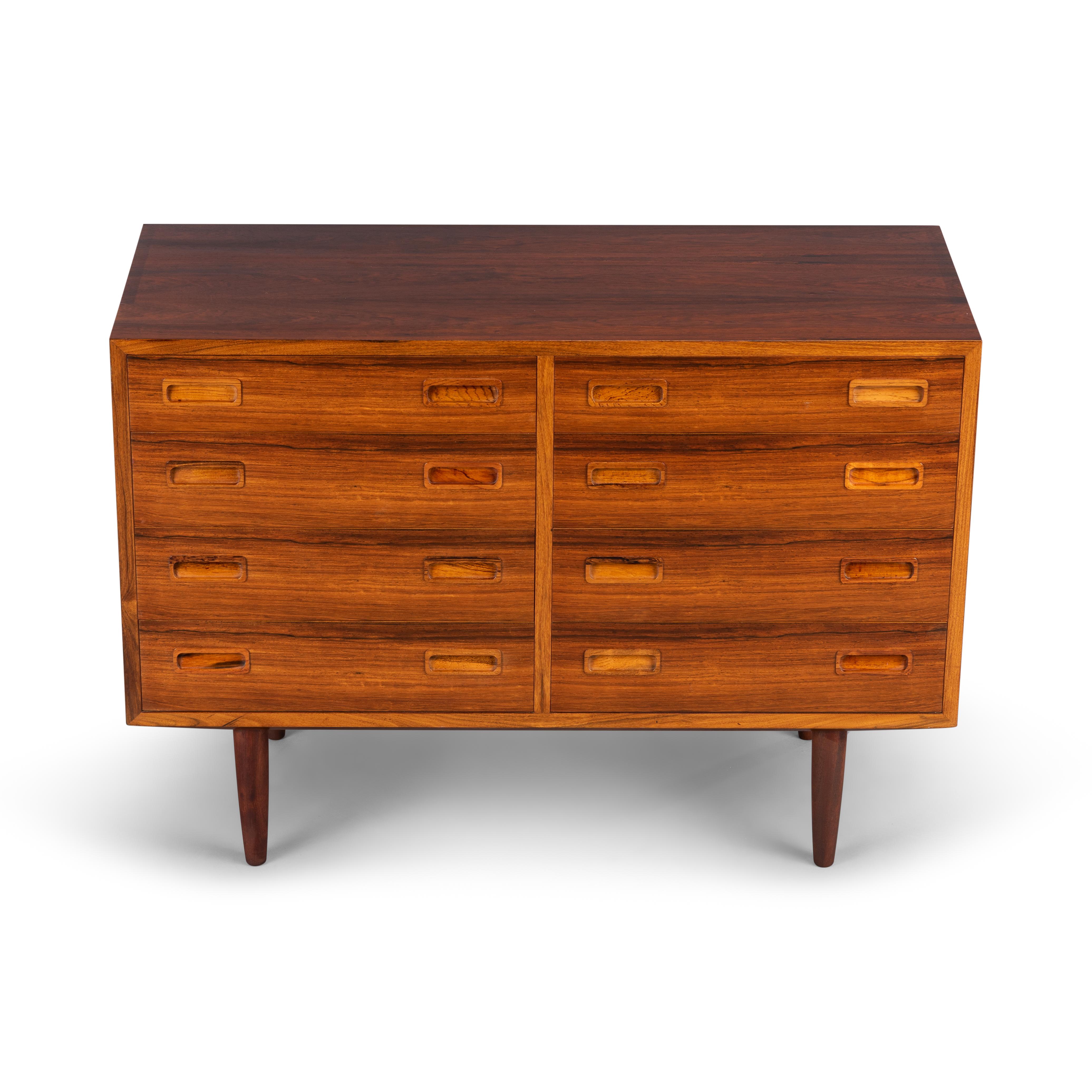 This chest of drawers has Hundevad’s signature all-over it. It is functional, made with great attention for detail and out of carefully selected materials. It is the perfect match between form and function. This chest of drawers was made in the