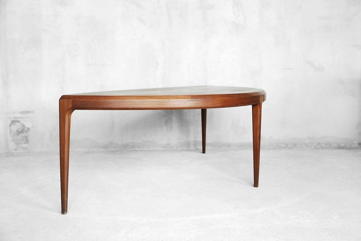 This large midcentury organic, sharped coffee table was designed by Johannes Andersen for C. F. Christiansen Silkeborg and manufactured in Denmark during the 1950s. The table is rosewood veneered with strong grain and features three legs. It has an