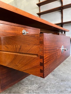 Bureau en bois de rose du milieu du siècle dernier de Finn Juhl