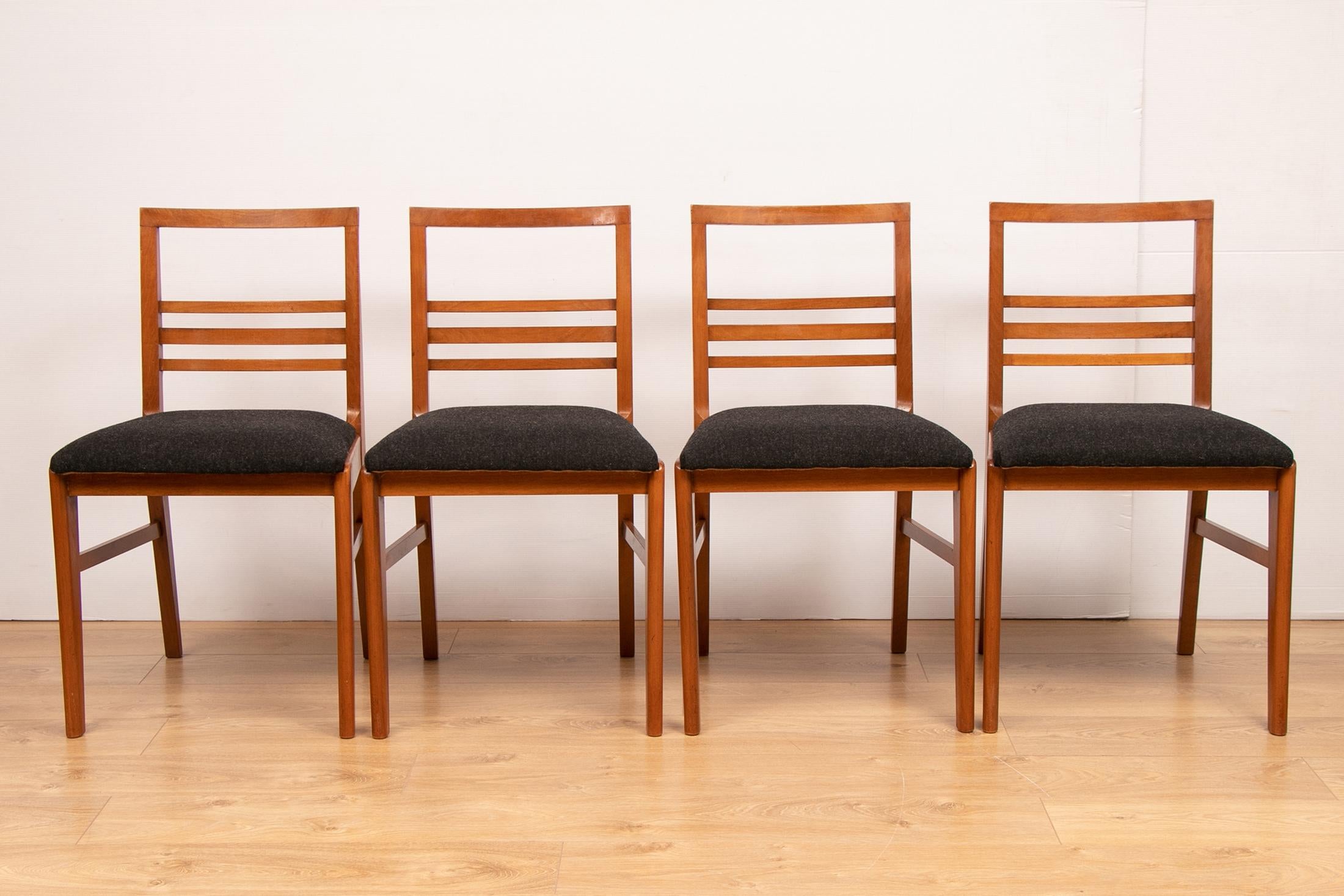 Midcentury Rosewood Dining Table and 4 Chairs by Gordon Russell, circa 1960 For Sale 4