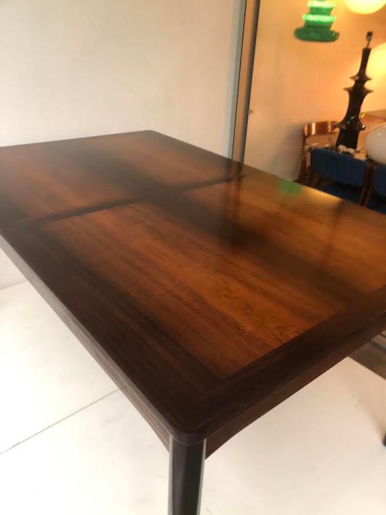 Mid-Century Modern Midcentury Rosewood Dining Table For Sale