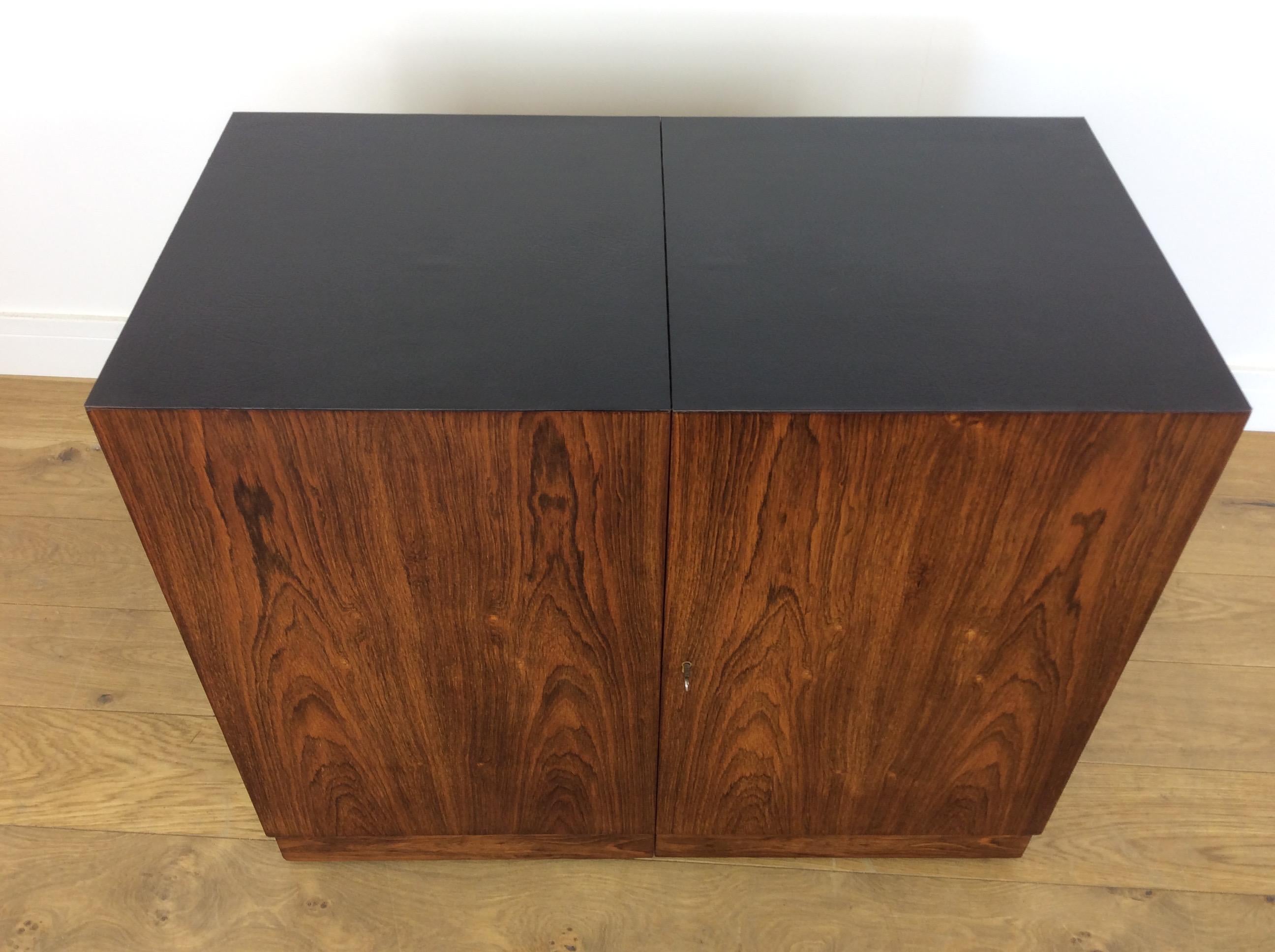 Midcentury Rosewood Dry Bar In Good Condition For Sale In London, GB
