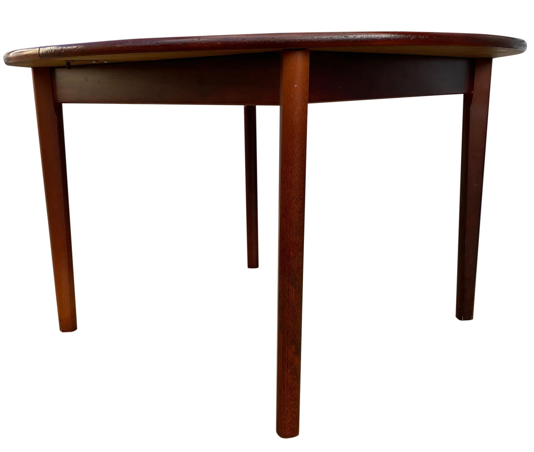 Midcentury Rosewood Expandable Round Dining Table with 1 Nesting Leaf 5