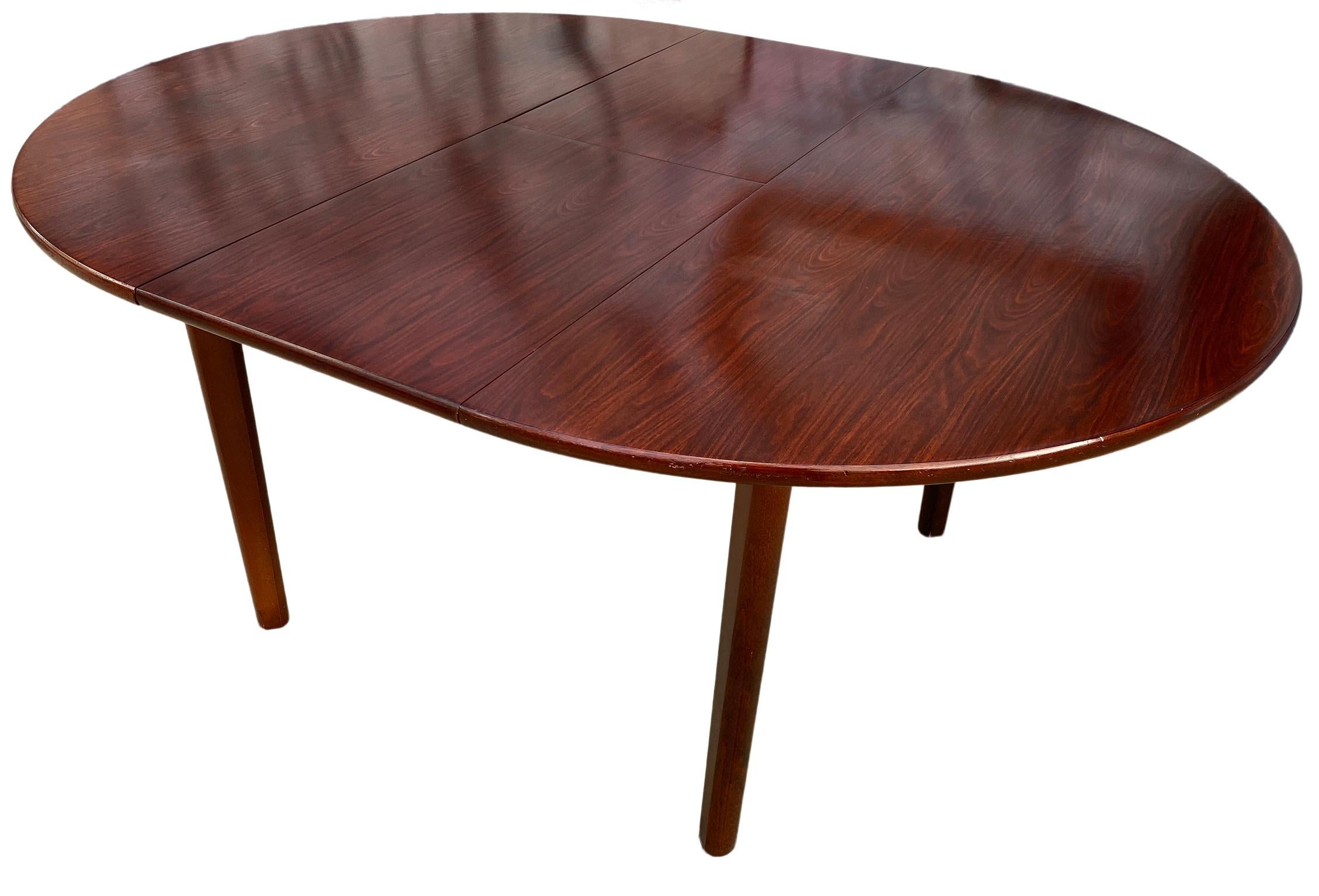 Midcentury Rosewood Expandable Round Dining Table with 1 Nesting Leaf (Moderne der Mitte des Jahrhunderts)