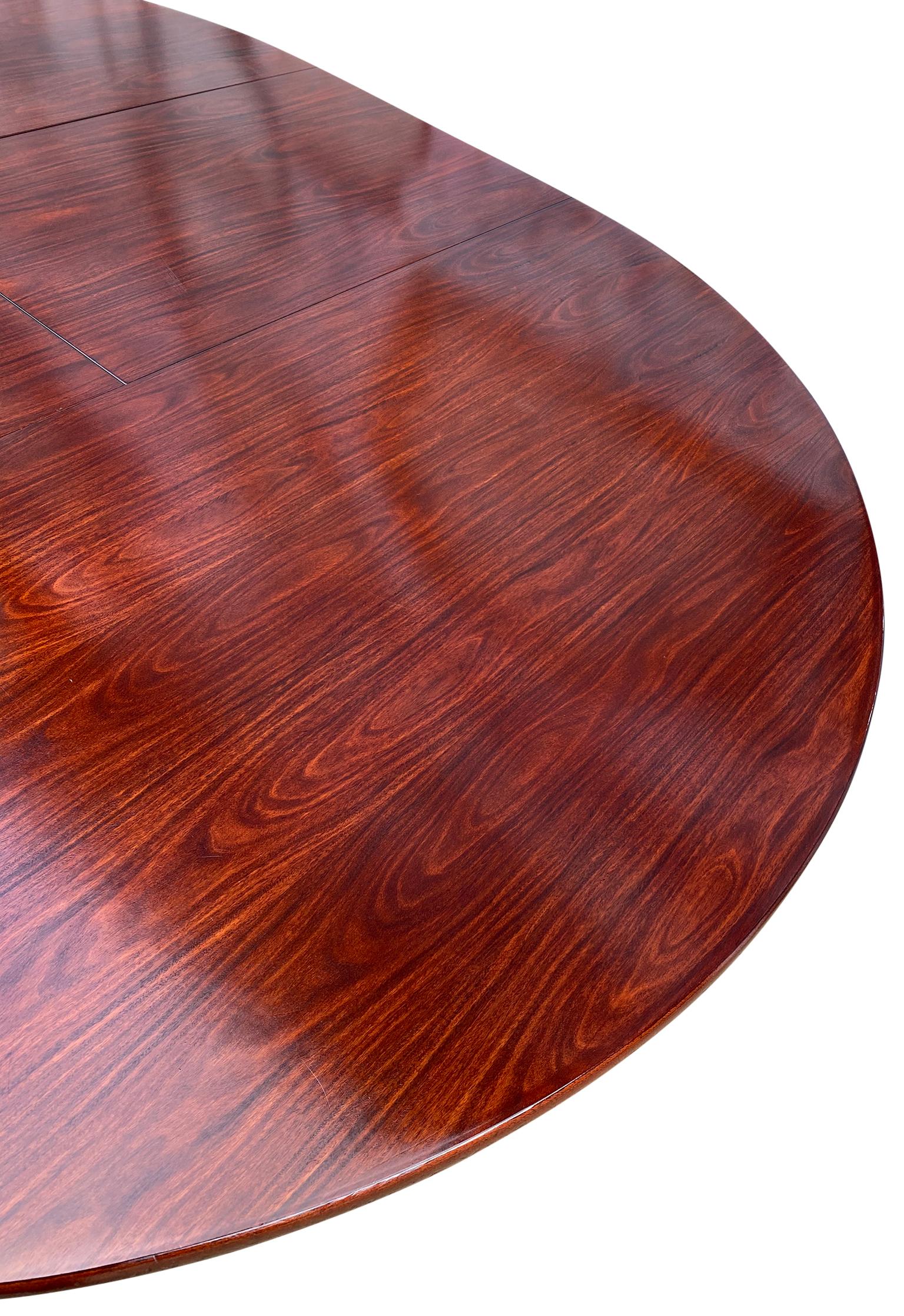 Midcentury Rosewood Expandable Round Dining Table with 1 Nesting Leaf im Zustand „Gut“ in BROOKLYN, NY