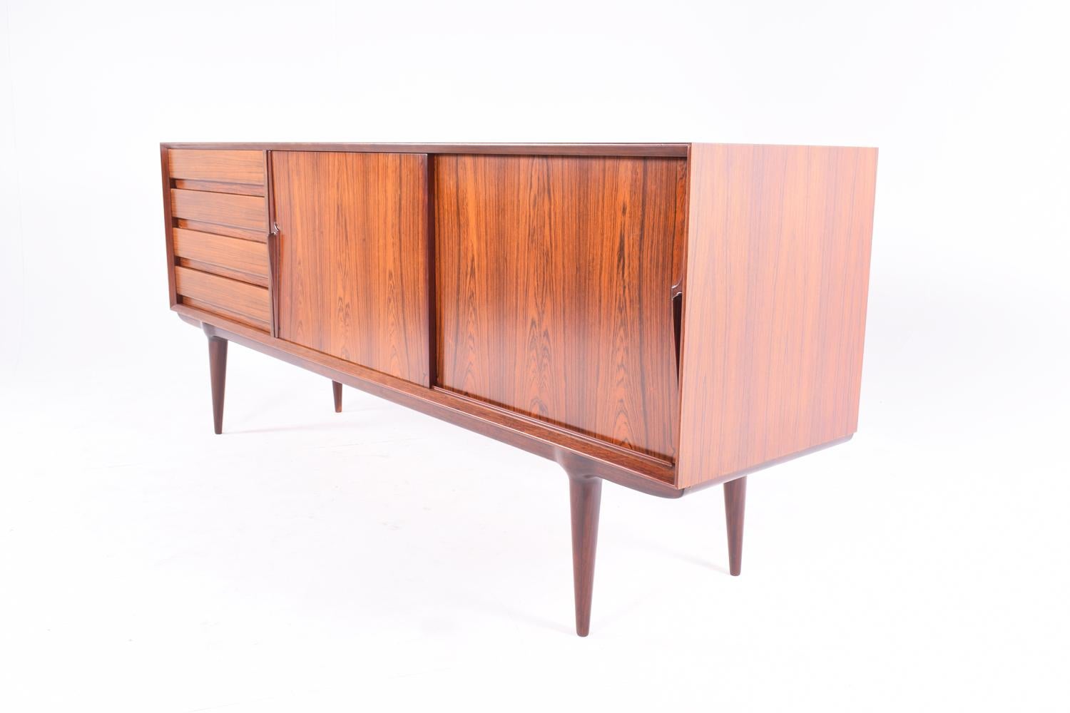 Midcentury Rosewood Gunni Oman Sideboard Model 18 In Good Condition In Lisboa, Lisboa