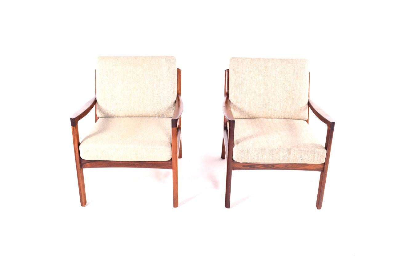 Pair of Danish modern easy chair, by Ole Wanscher, senator series, beautiful vintage chair, original condition and fabric cushions, fantastic condition, manufactured by France & Son, Denmark.