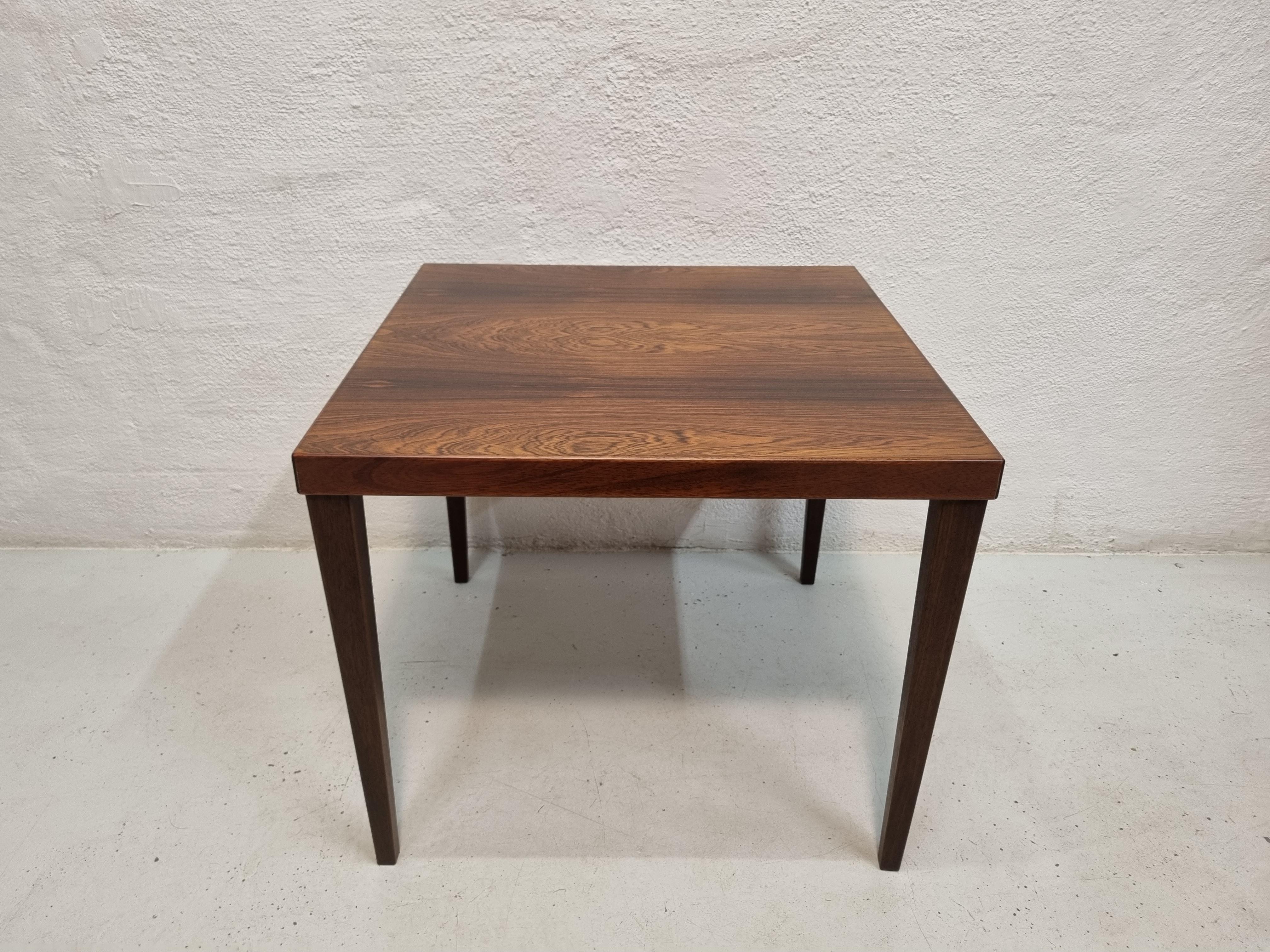 Midcentury rosewood sidetable For Sale 4