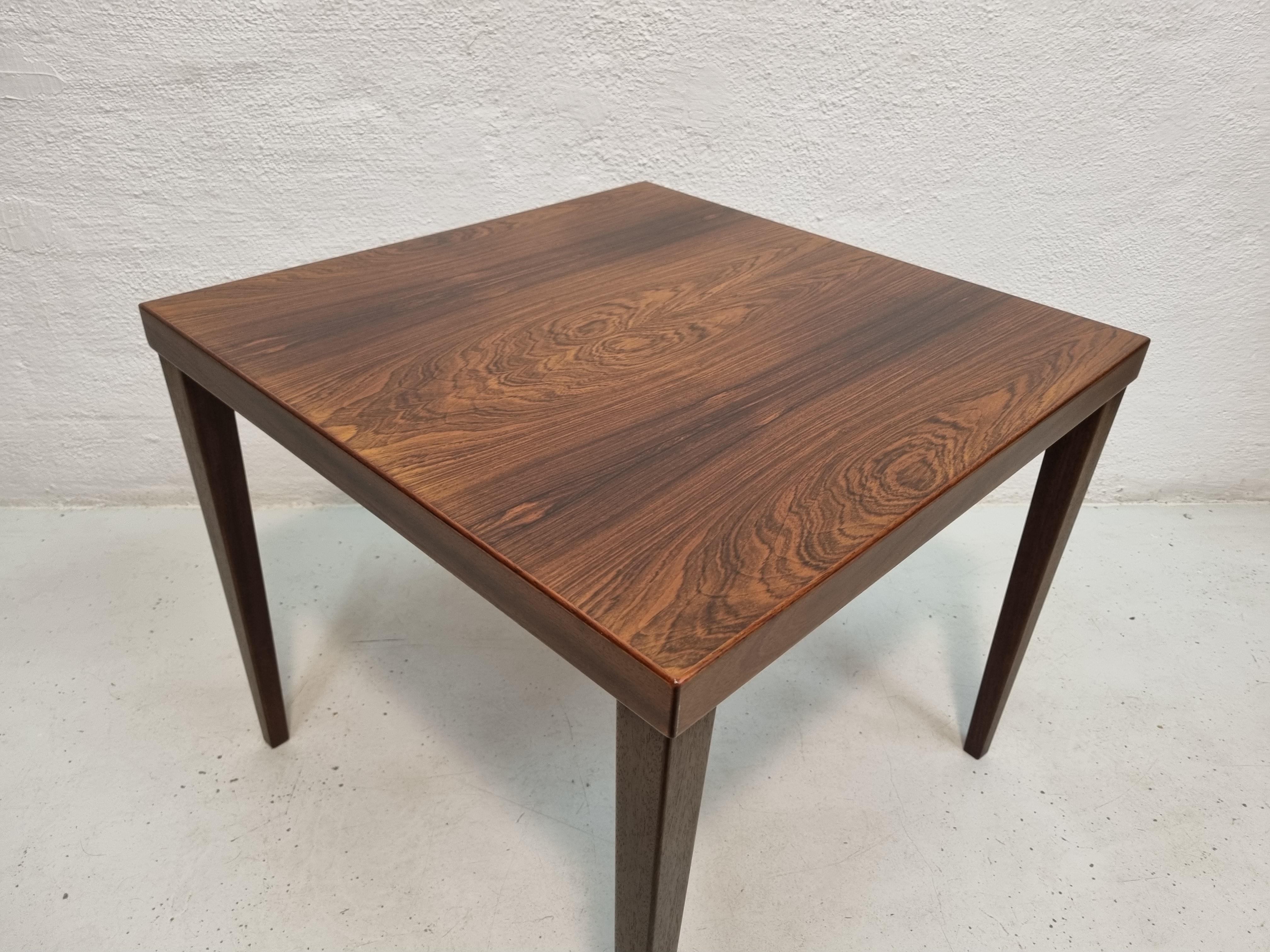Midcentury rosewood sidetable For Sale 1