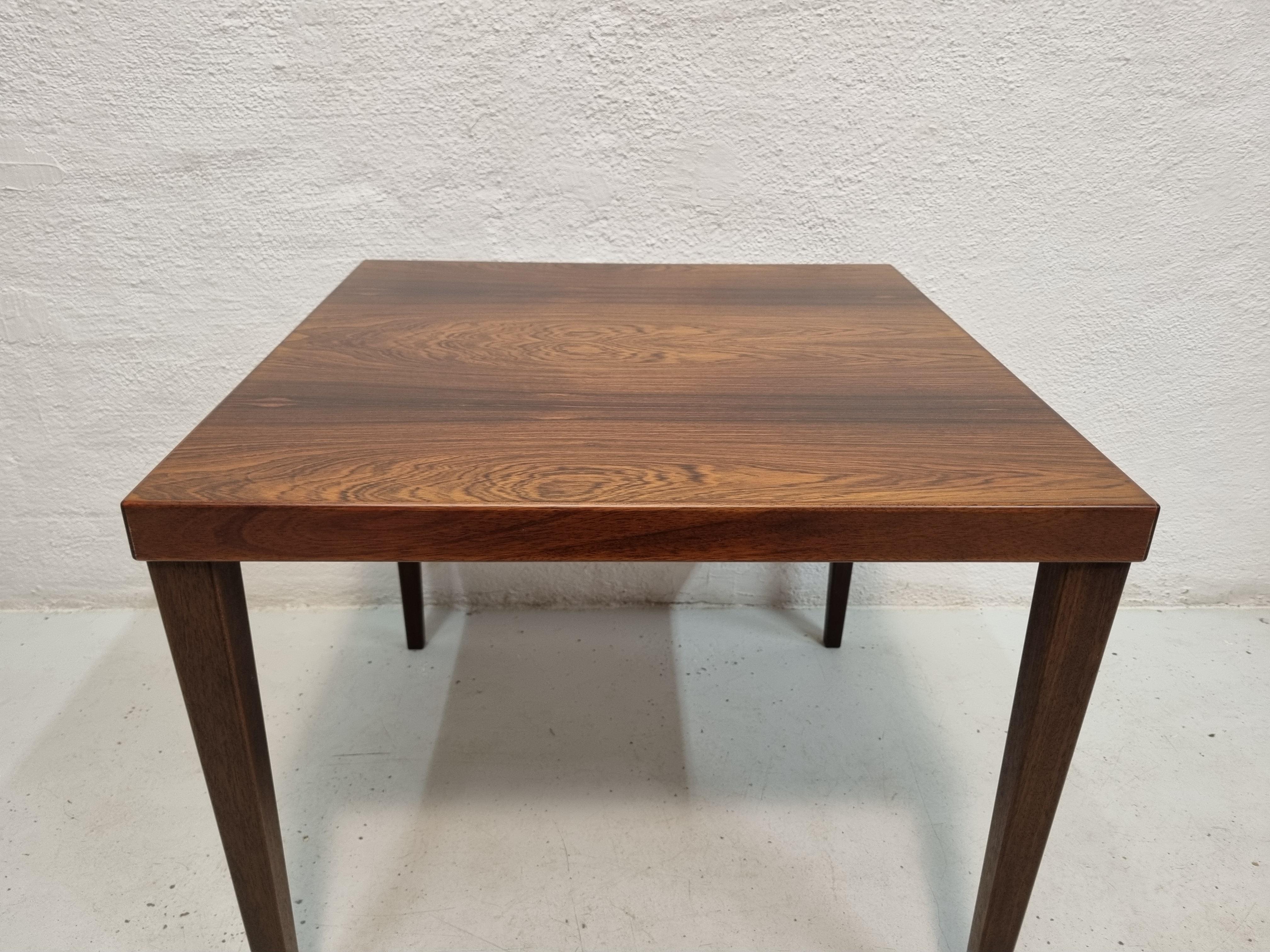 Midcentury rosewood sidetable For Sale 2