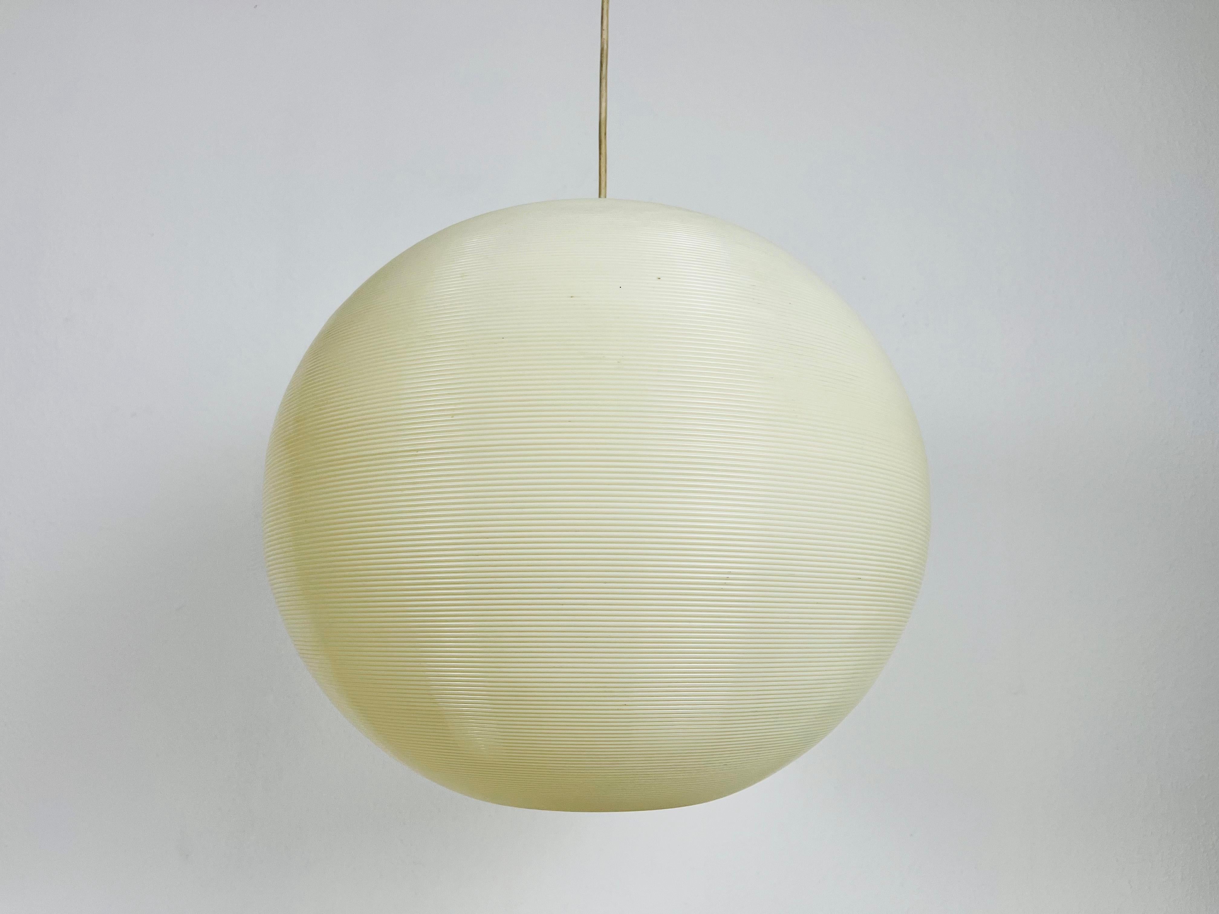 Mid-Century Modern Rotaflex ball pendant lamp made in the 1960s. The lamp shade is made of continuous plastic cords spun into a ceiling fixture. The top of the lamp is hard plastic. The lamp in good vintage condition.

Measurements:

Height: