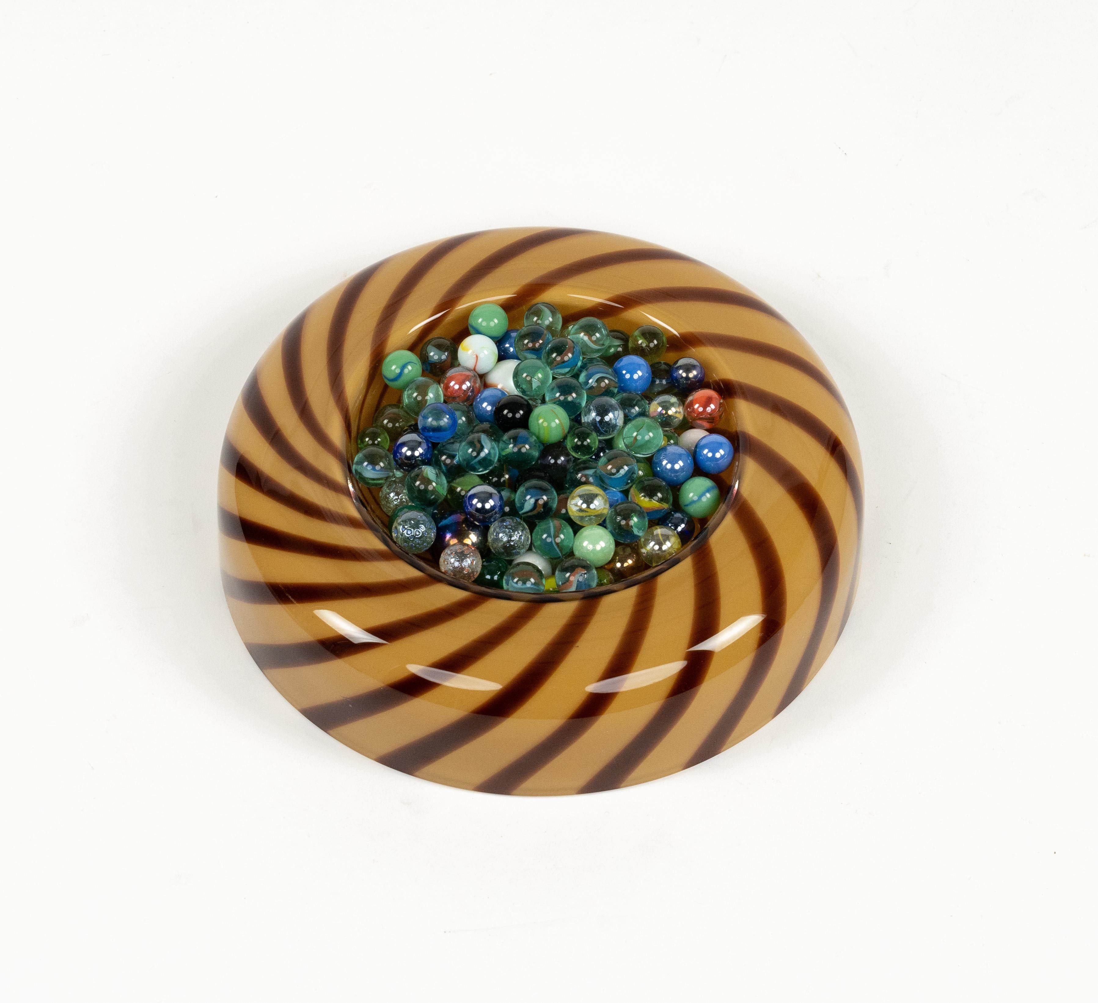 Cuenco redondo de mediados de siglo o Vide-Poche de cristal de Murano de Tommaso Barbi, Italia Años 70 en venta 5