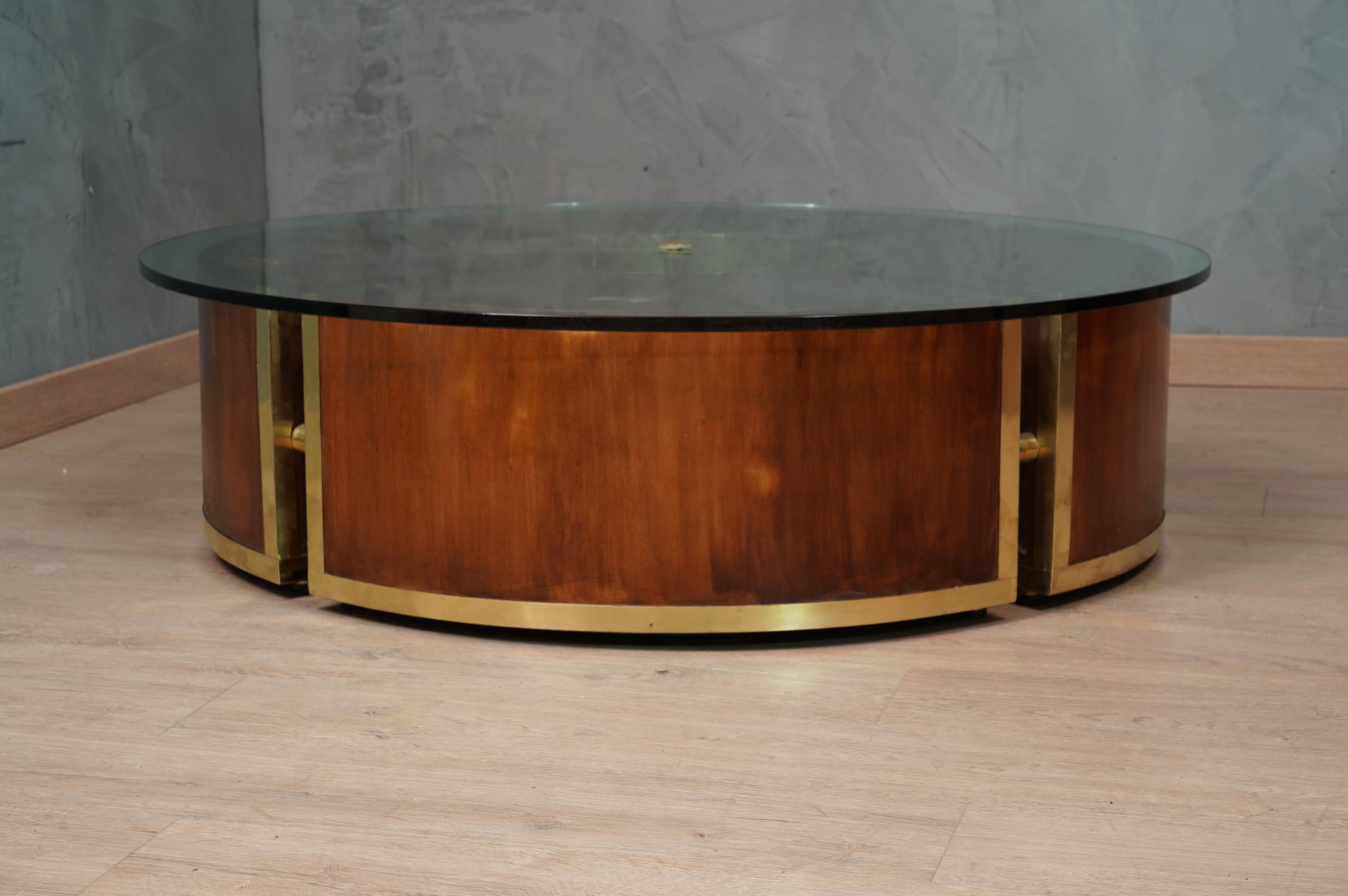 Mid-Century Modern MidCentury Round Brass and Glass Italian Sofa Table, 1970 For Sale