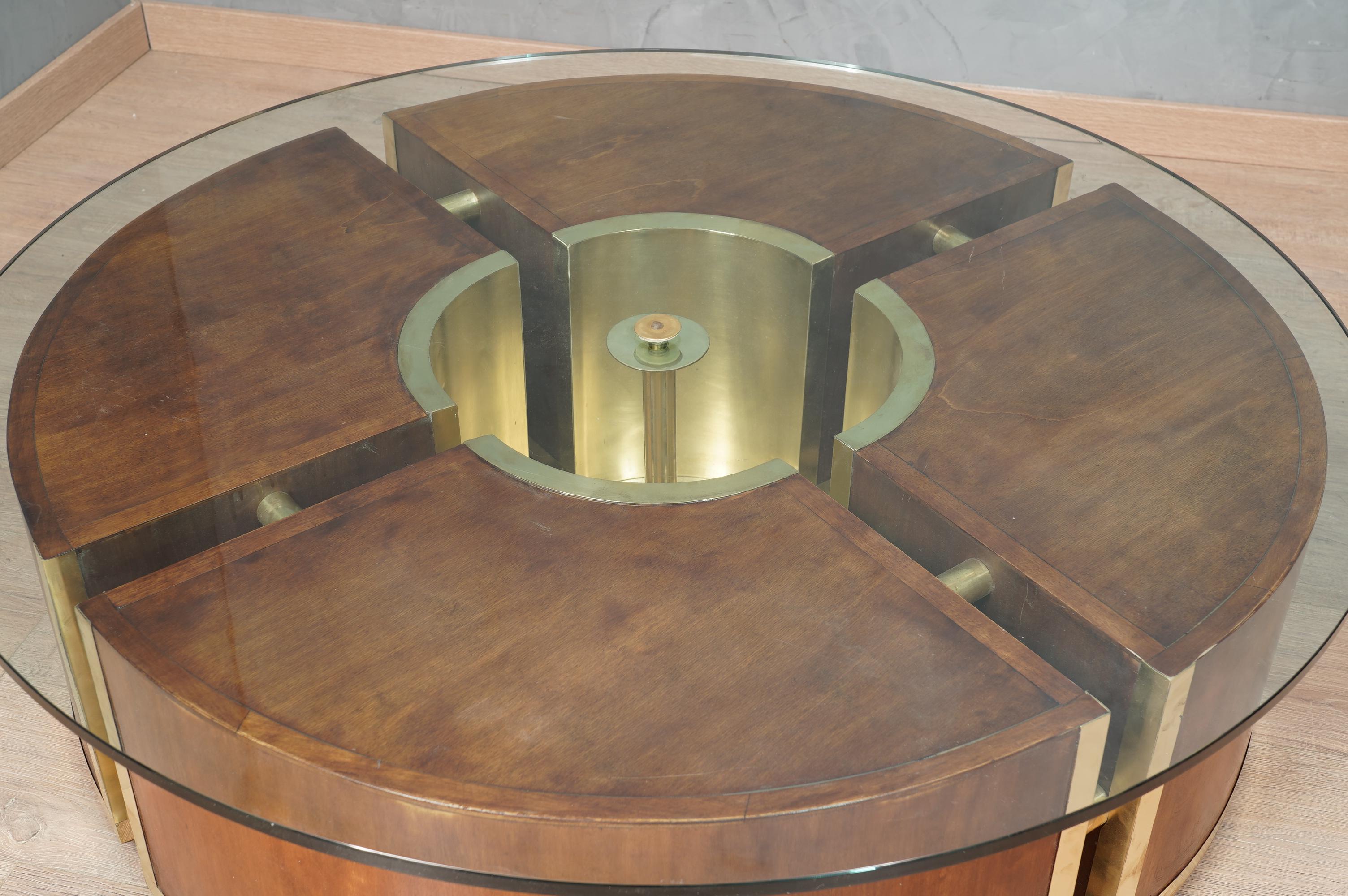MidCentury Round Brass and Glass Italian Sofa Table, 1970 For Sale 1