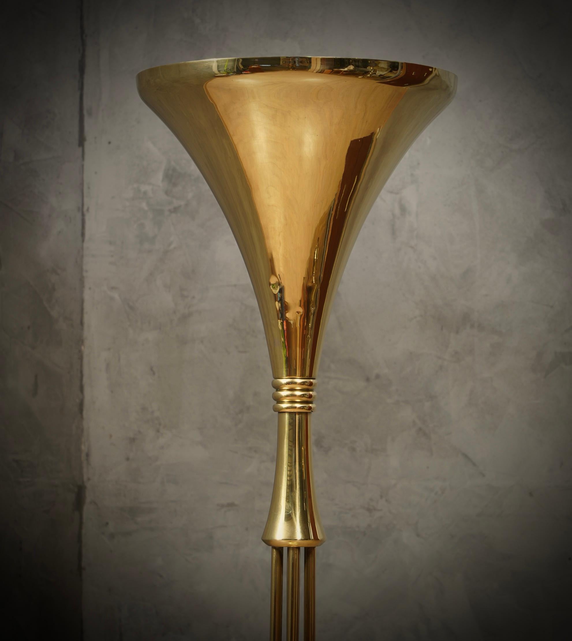 Mid-Century Modern MidCentury Round Brass Italian Manufacturing Floor Lamp, 1980 For Sale