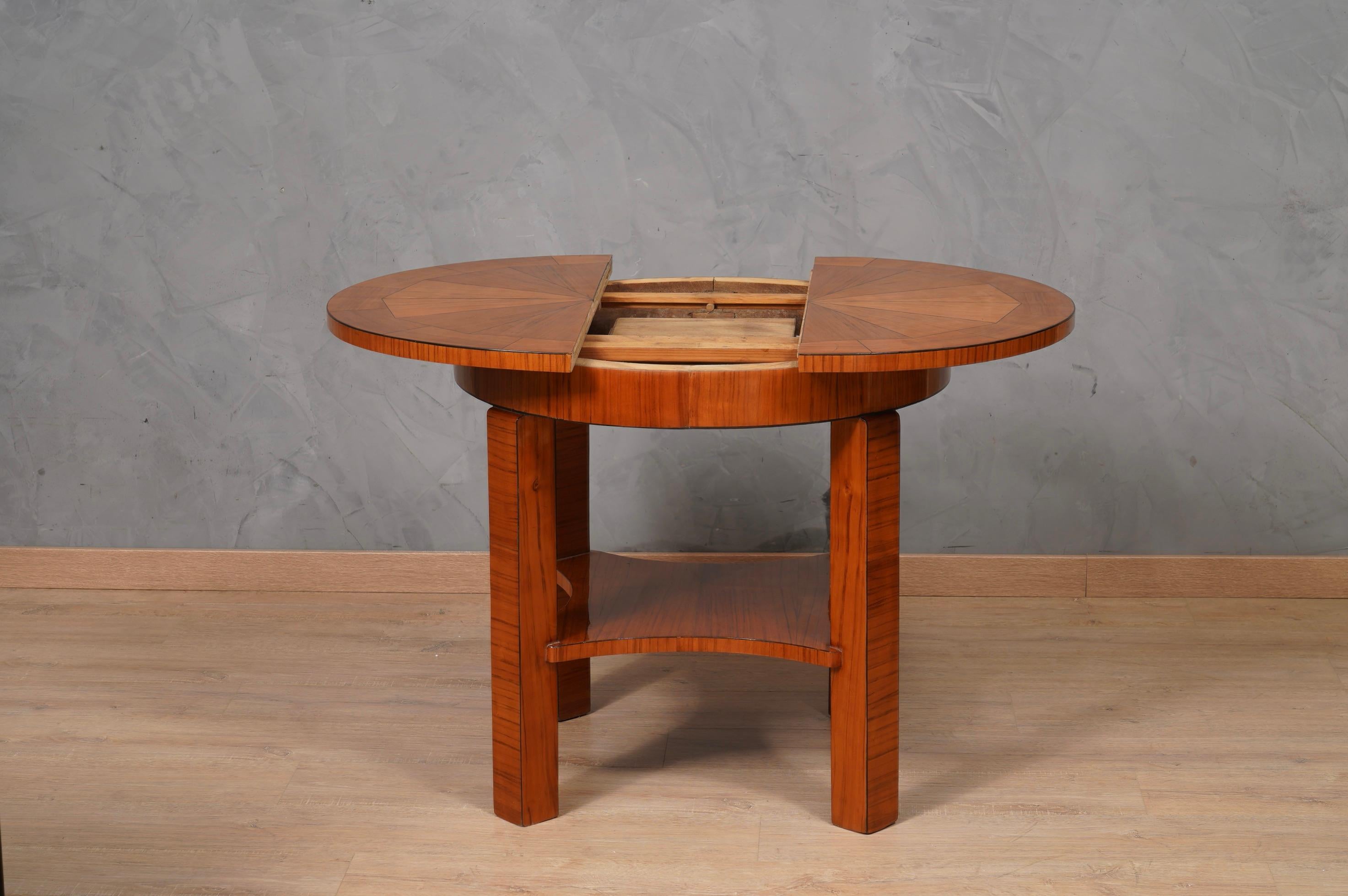 Italian MidCentury Round Cherry Wood Game Side Table, 1950 For Sale