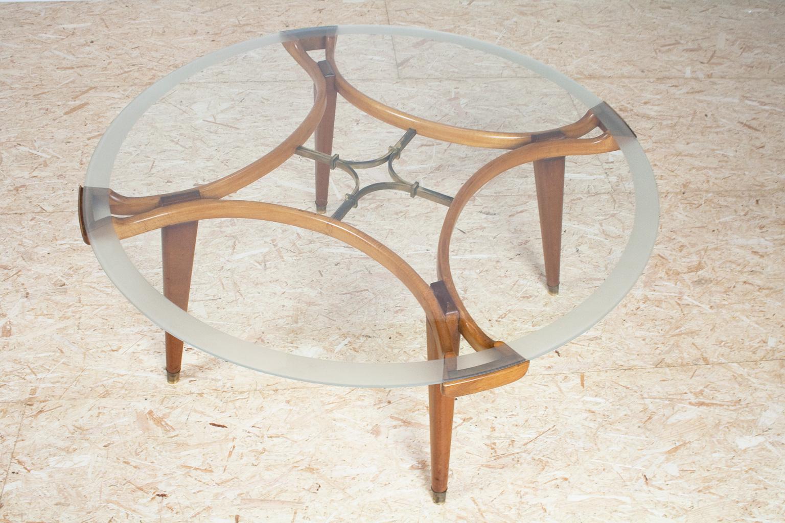 Dutch Midcentury Round Coffee Table in Glass and Oak by William Watting for Fristho For Sale