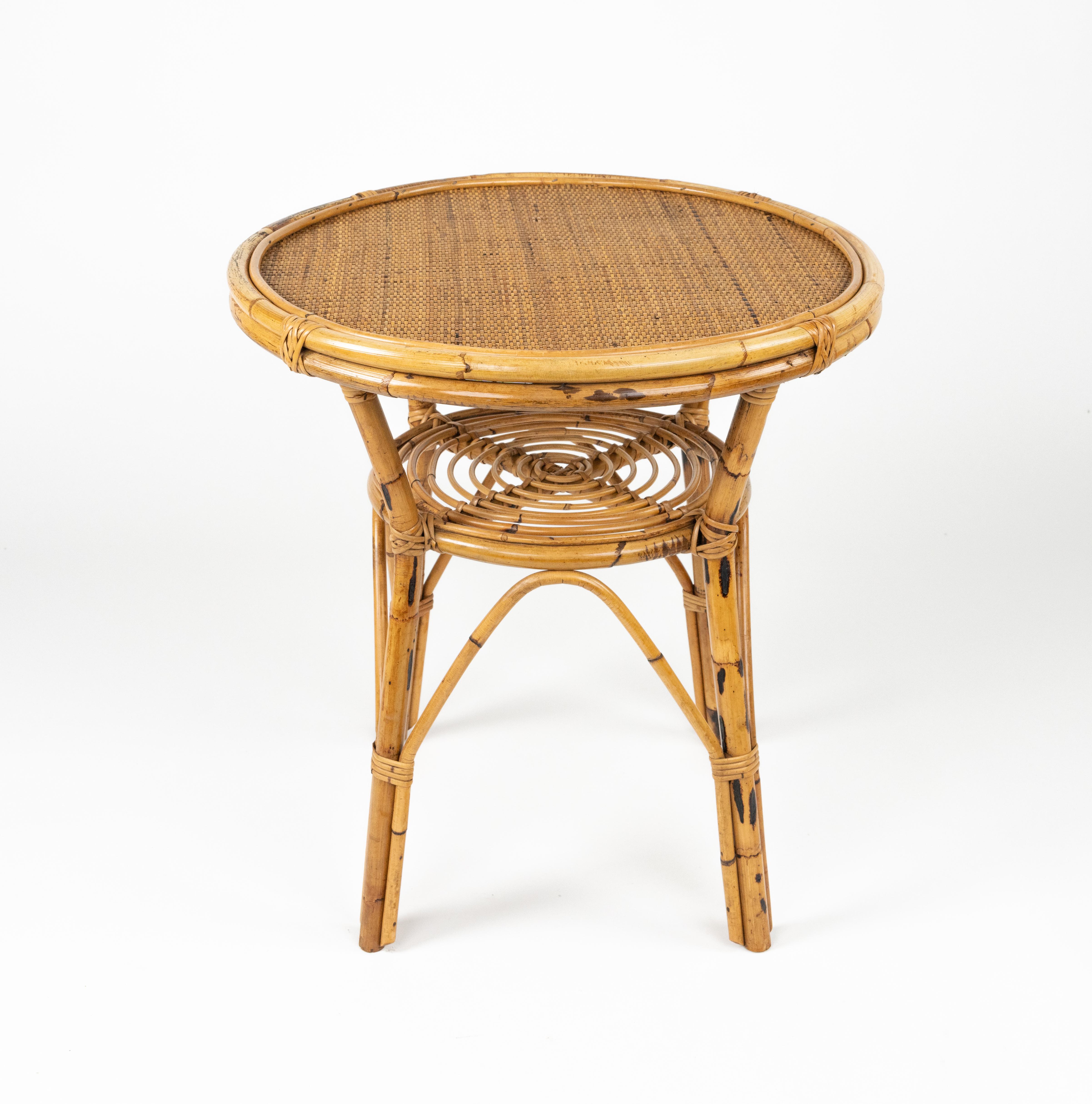 Runder Couchtisch aus Rattan, Bambus und Korbgeflecht aus der Jahrhundertmitte, Italien 1960er (Moderne der Mitte des Jahrhunderts) im Angebot
