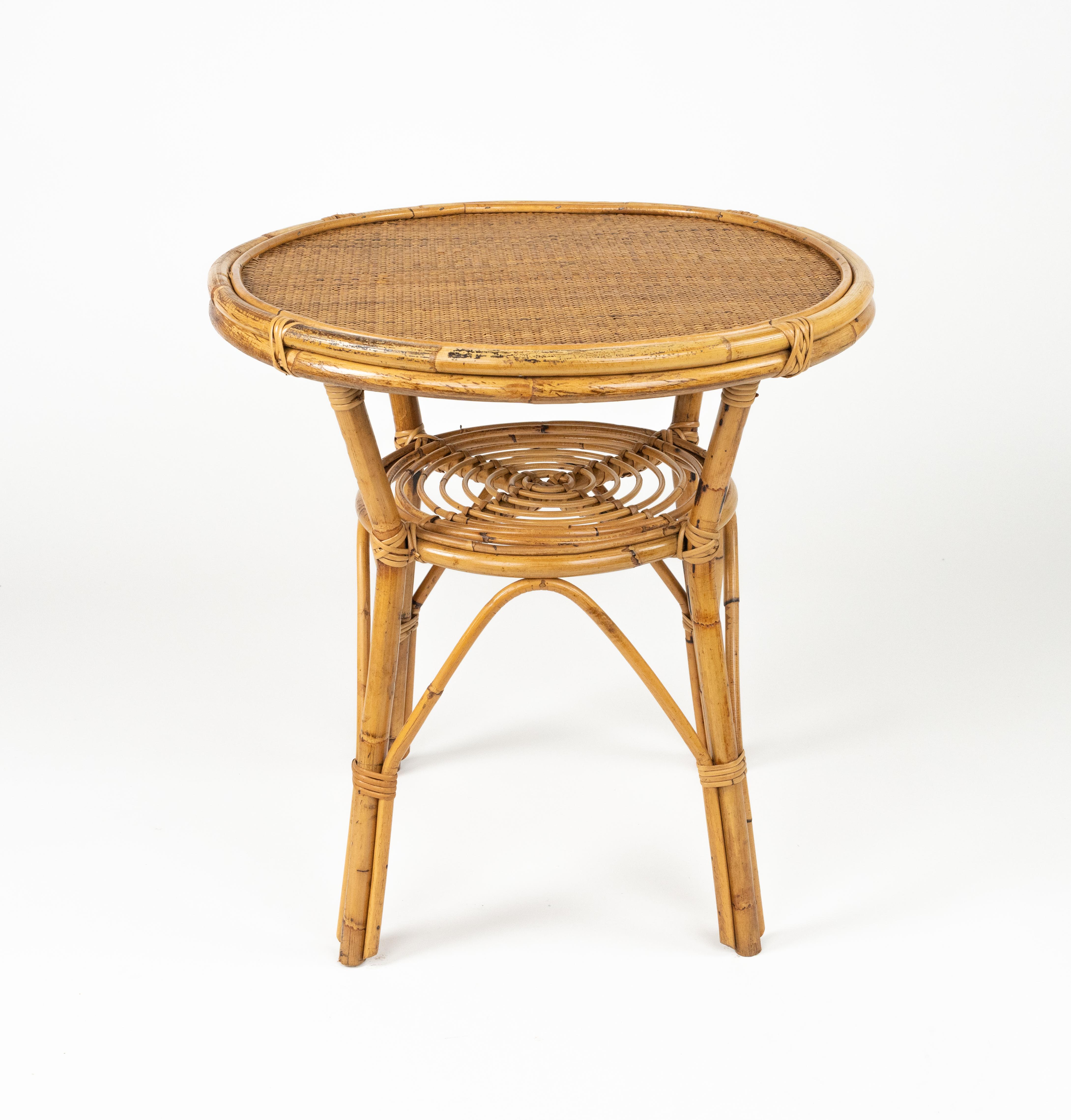 Runder Couchtisch aus Rattan, Bambus und Korbgeflecht aus der Jahrhundertmitte, Italien 1960er (Mitte des 20. Jahrhunderts) im Angebot