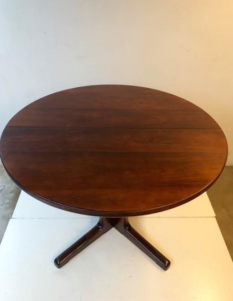 For your consideration is this beautiful rosewood dining table.
Midcentury rosewood Scandinavian dining table, 1965.
Midcentury Danish dining table of high quality. The table is made out of rosewood and has two extra leafs, giving it a total