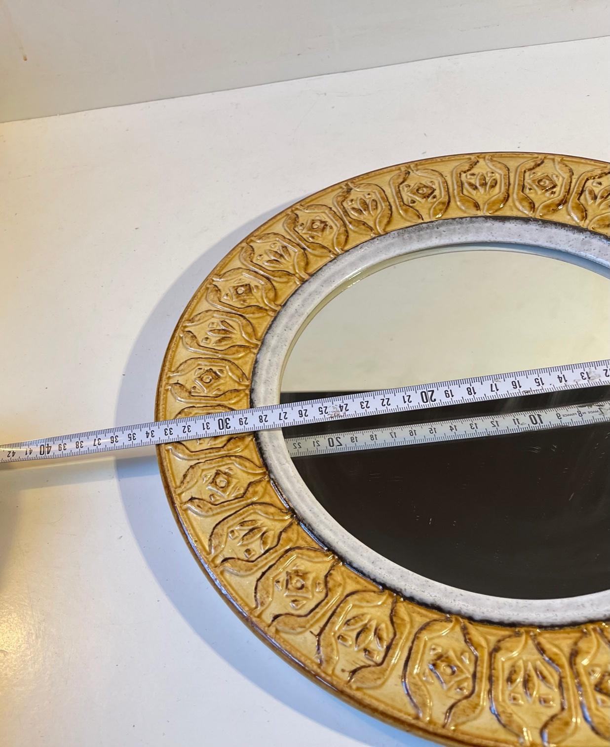 Midcentury Round Italian Ceramic Wall Mirror, 1970s In Good Condition For Sale In Esbjerg, DK