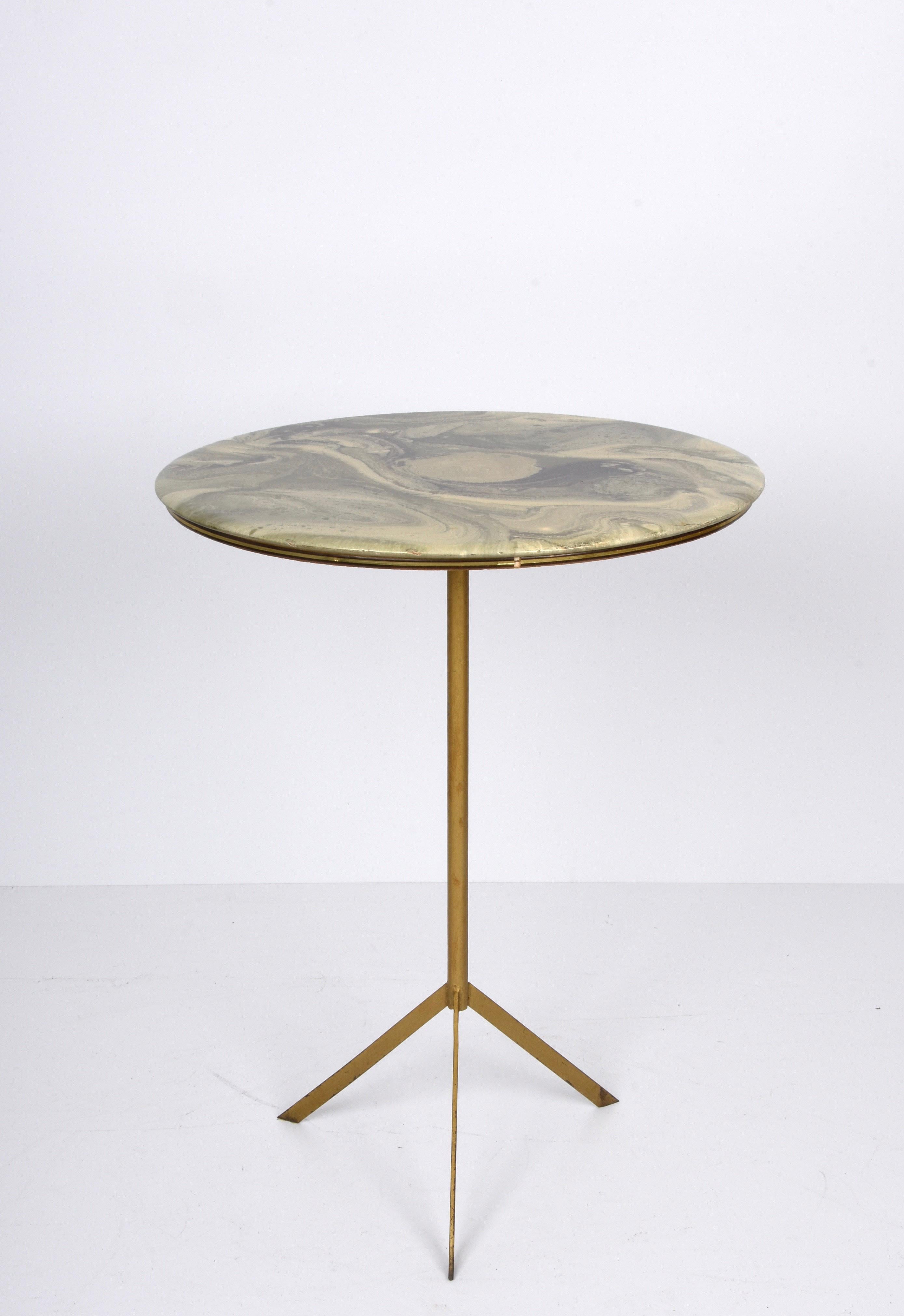 Midcentury Round Italian Gueridon Table with Marble Resin Top and Metal, 1950s In Good Condition For Sale In Roma, IT