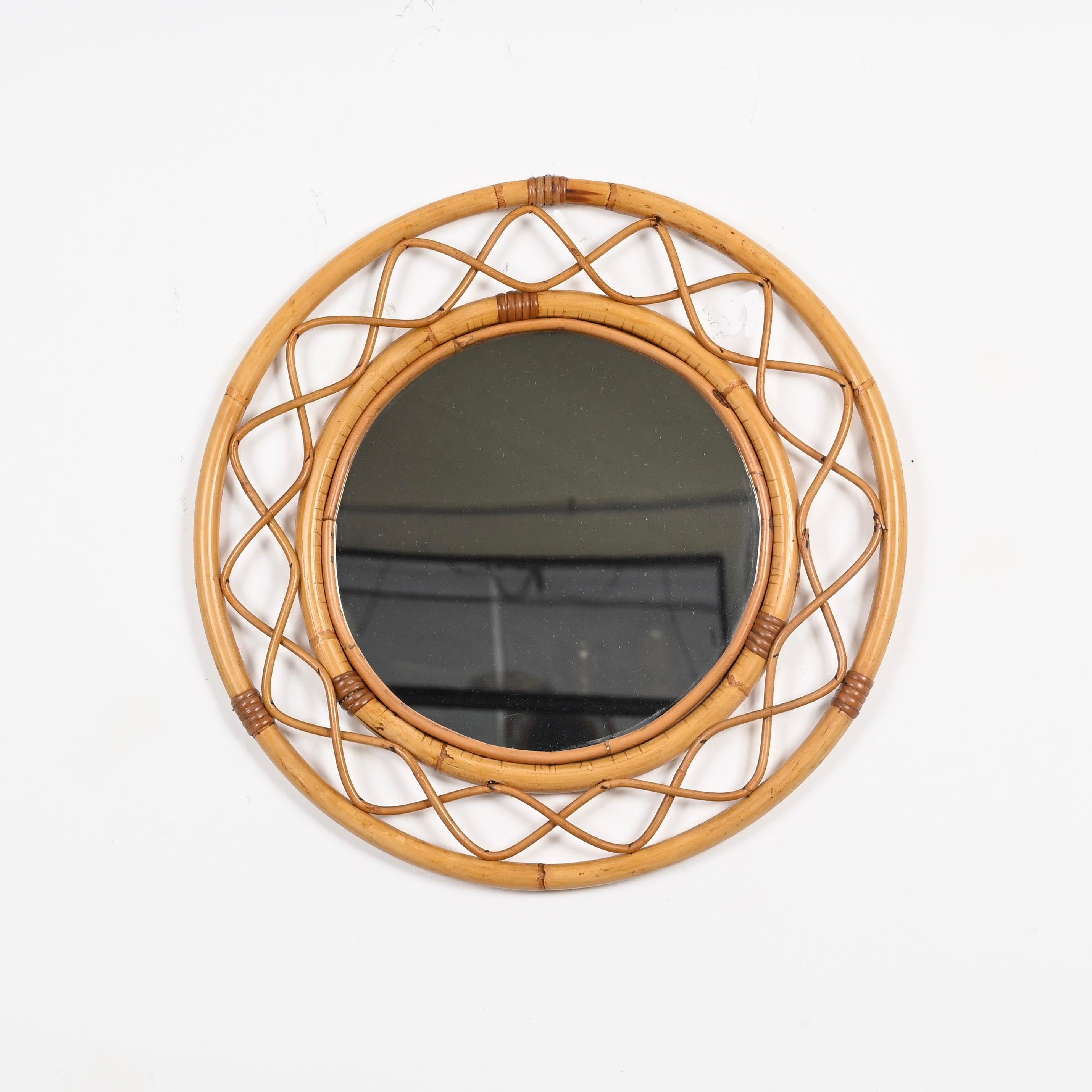 Runder italienischer Spiegel aus der Mitte des Jahrhunderts, geschwungener Rahmen aus Bambus, Rattan und Weide, 1960er Jahre (20. Jahrhundert) im Angebot
