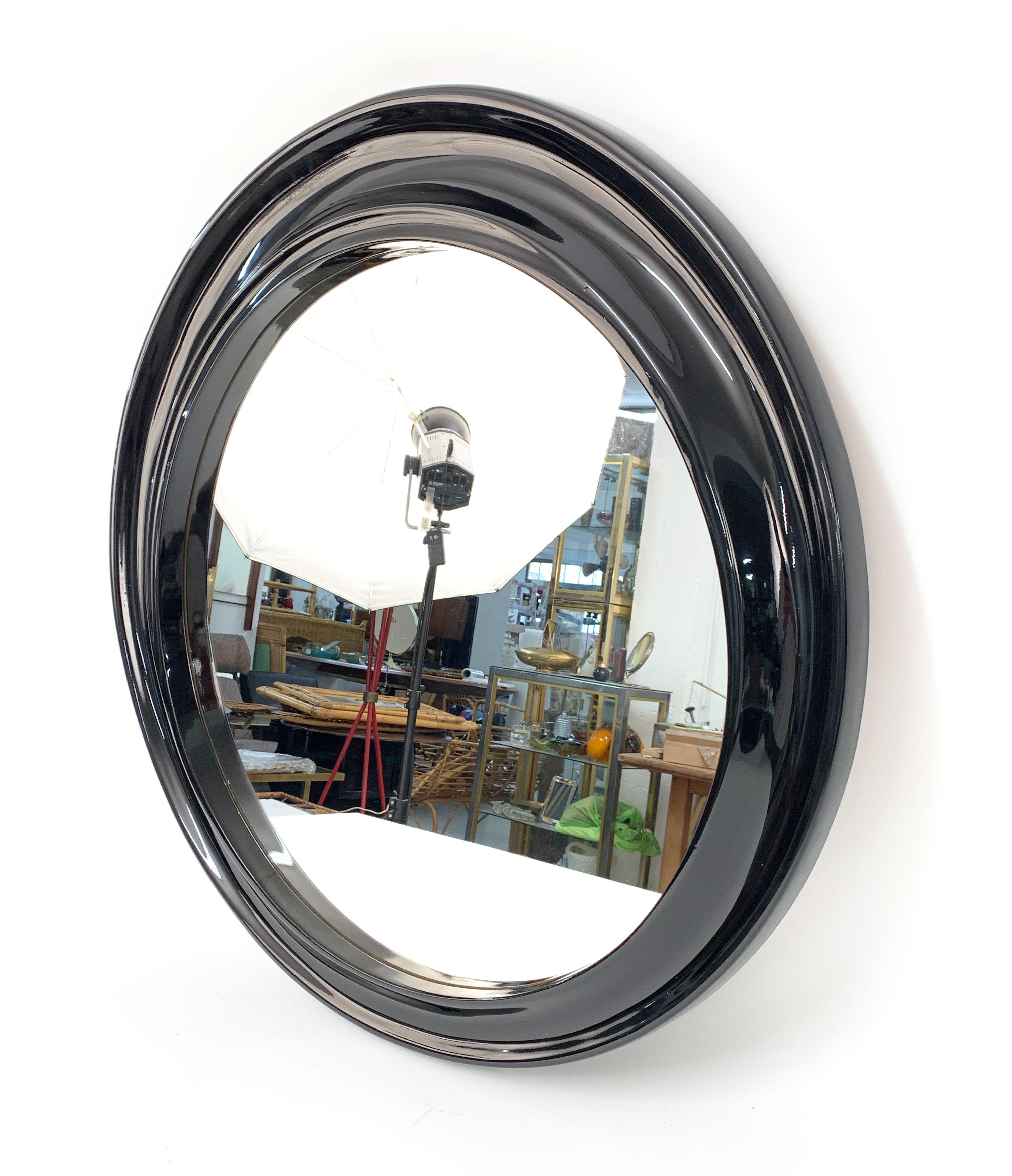 Midcentury Round Italian Mirror with Black Lacquered Resin Frame, 1970s 6