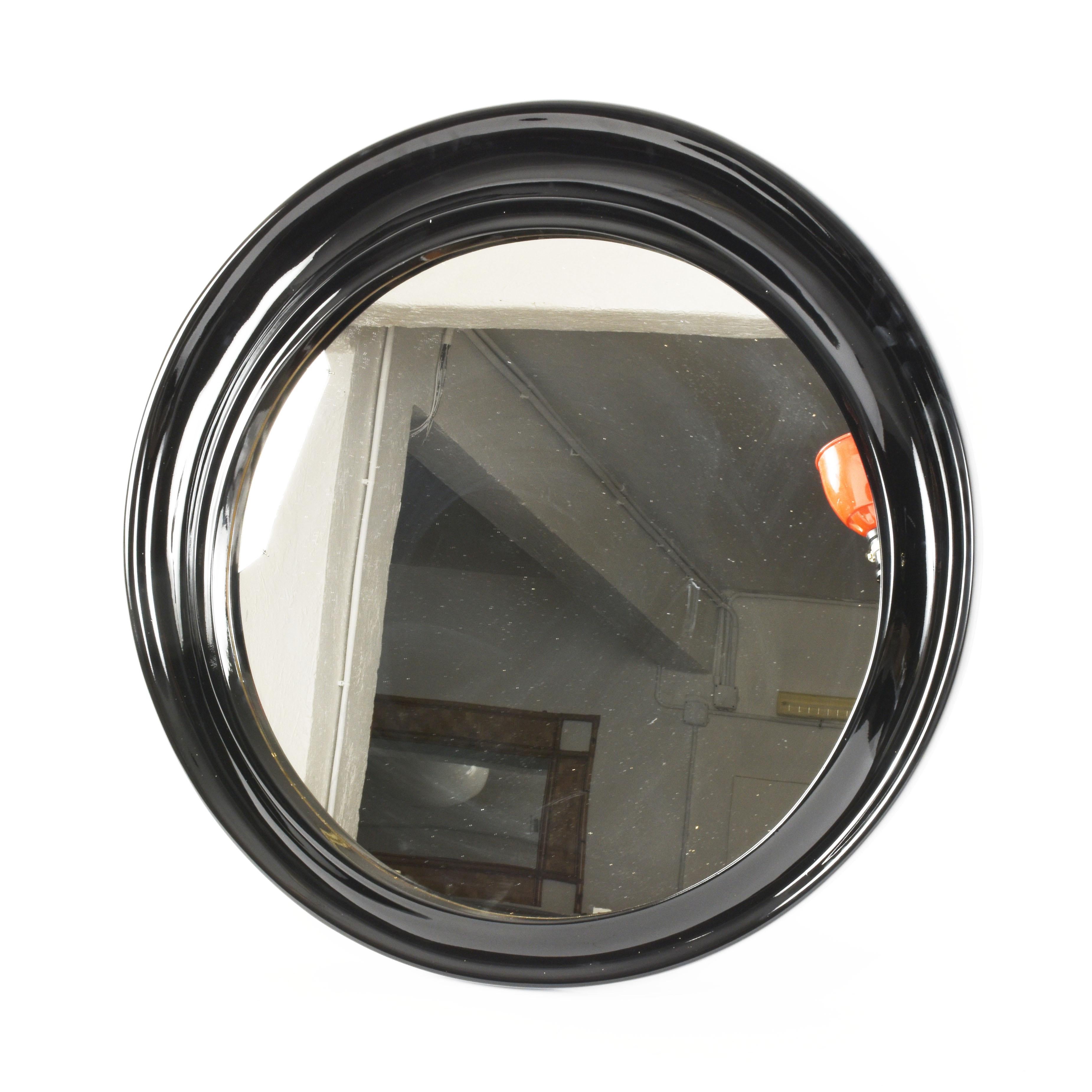Midcentury Round Italian Mirror with Black Lacquered Resin Frame, 1970s In Good Condition In Roma, IT