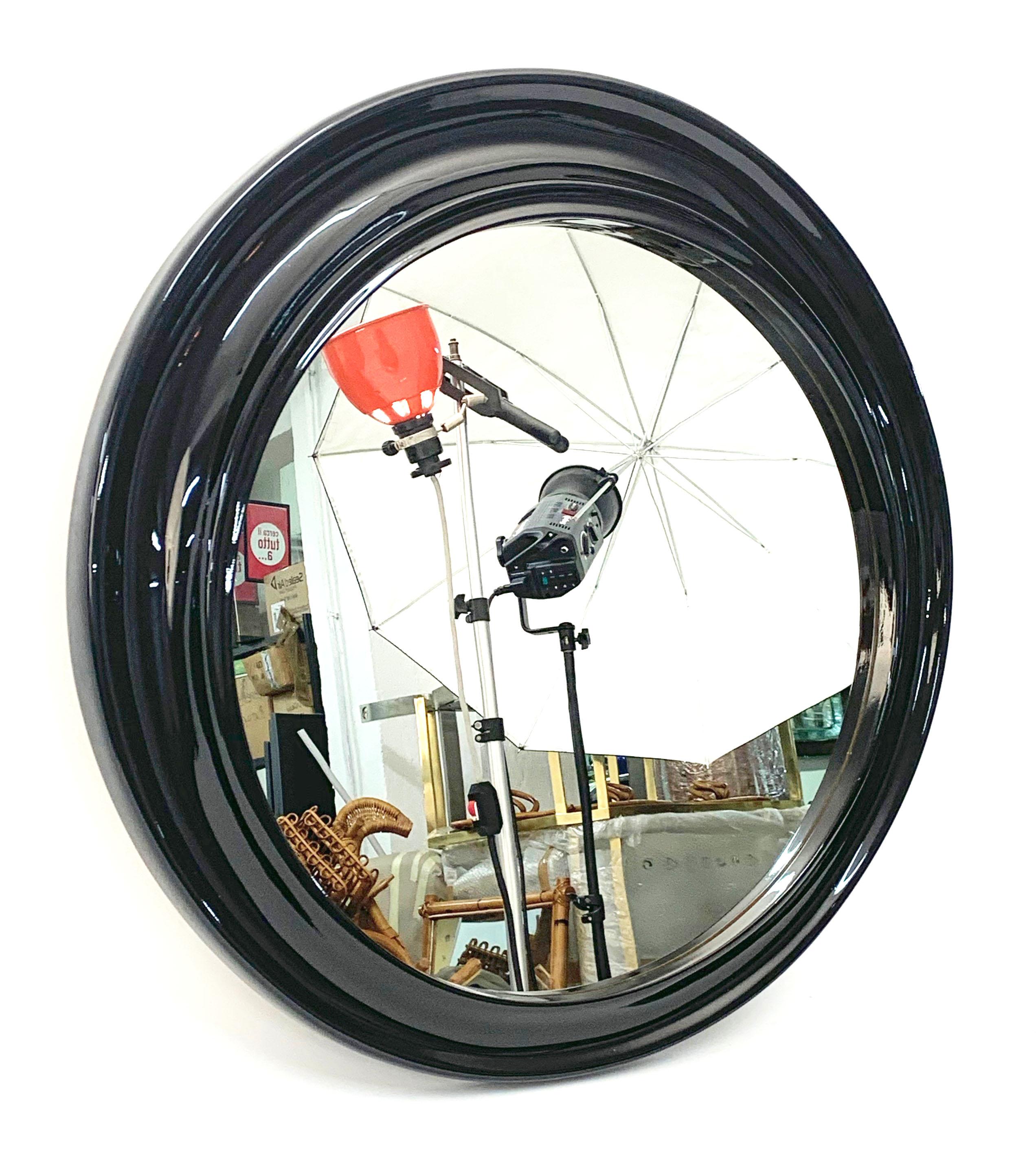 Midcentury Round Italian Mirror with Black Lacquered Resin Frame, 1970s 3