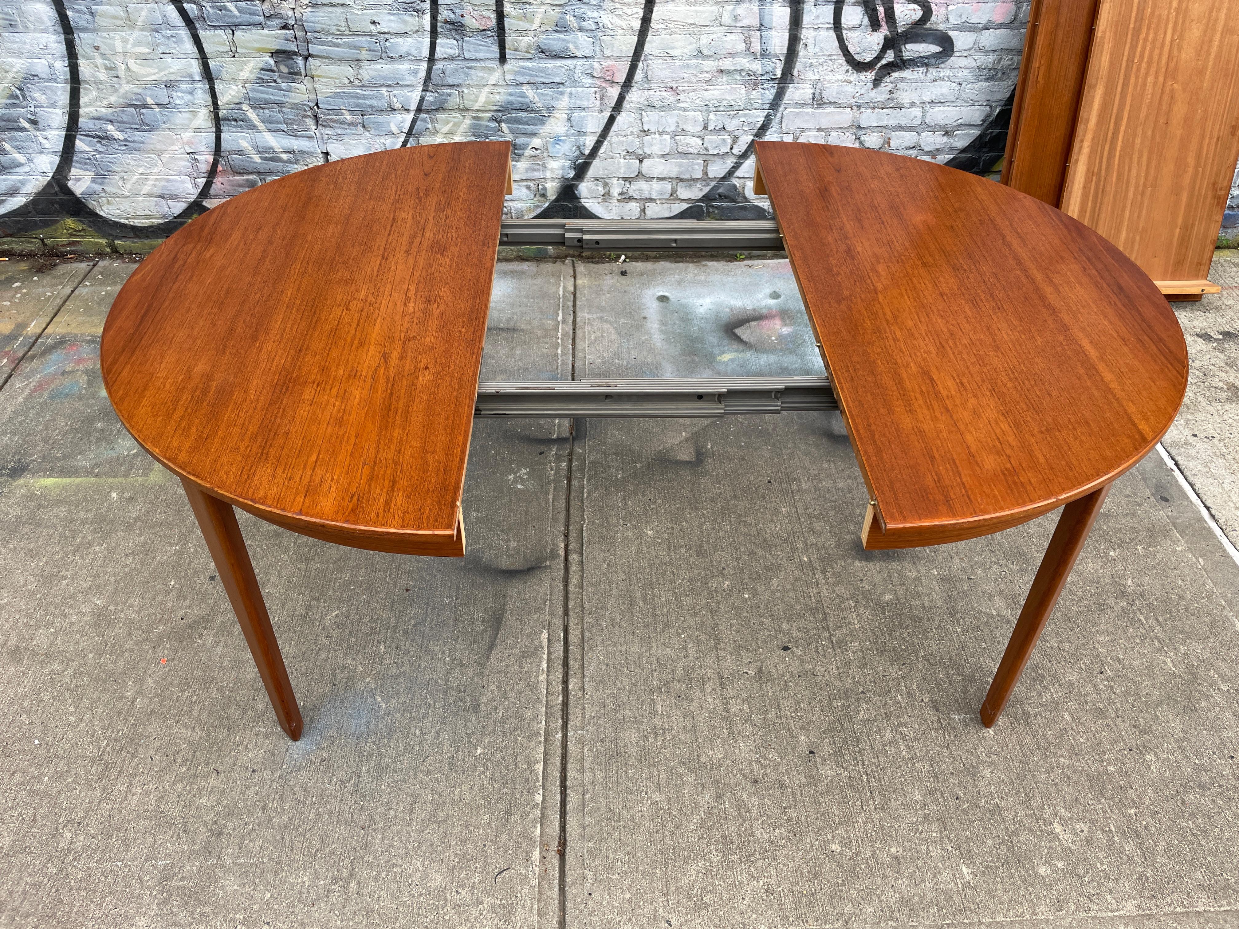 Mid-20th Century Midcentury Round Light Teak Danish Modern Extension Dining Table 3 Leaves