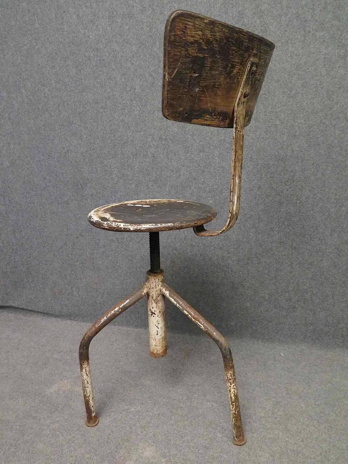Chaise / tabouret pivotant en métal rond de style industriel italien du milieu du siècle, 1960 en vente 1