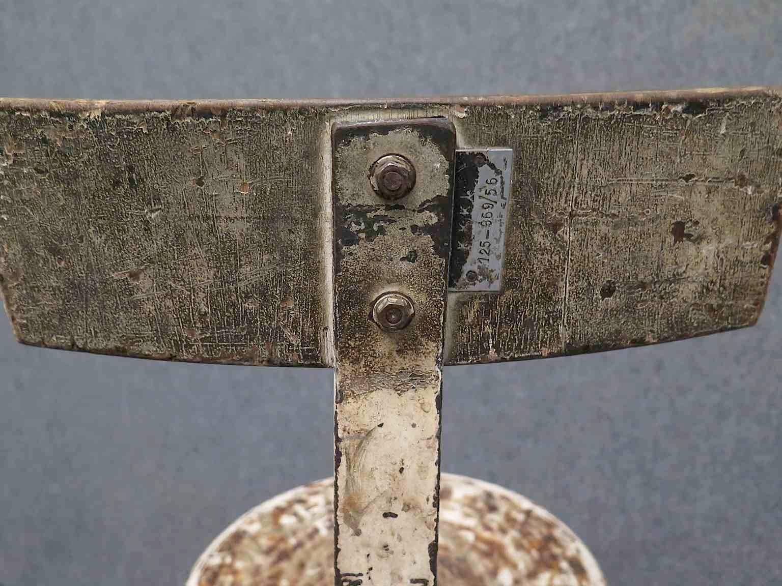 Chaise pivotante/tabouret industriel italienne ronde en métal du milieu du siècle dernier, 1960 en vente 2
