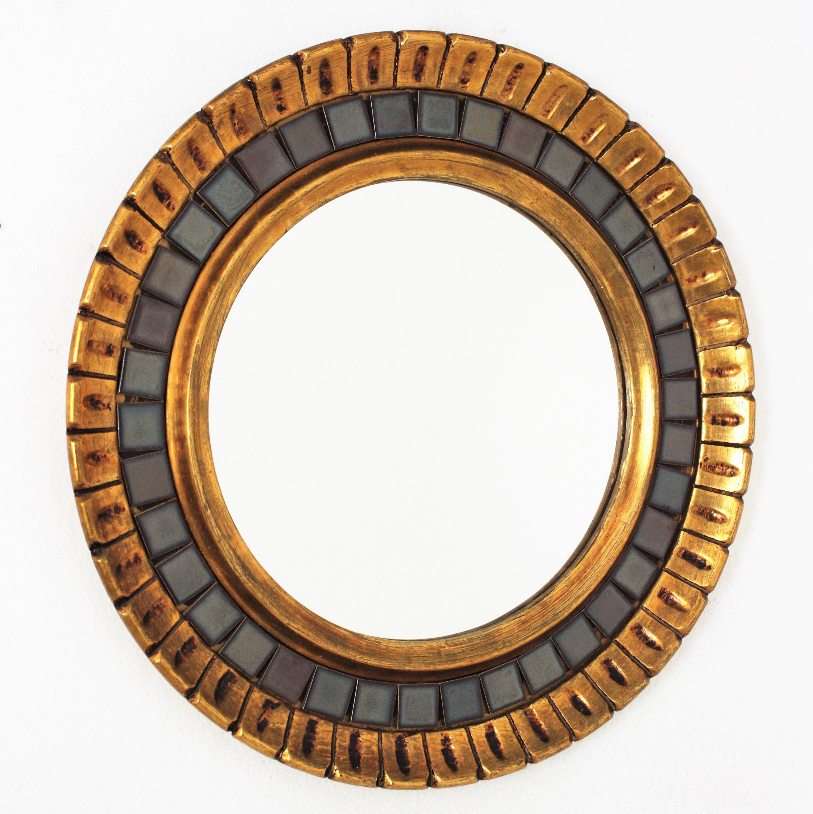 Giltwood round mirror with black ceramic Tiles, Spain, 1960s
Overall measures: 59,5 cm diameter x 4 cm height
Glass diameter: 50 cm.