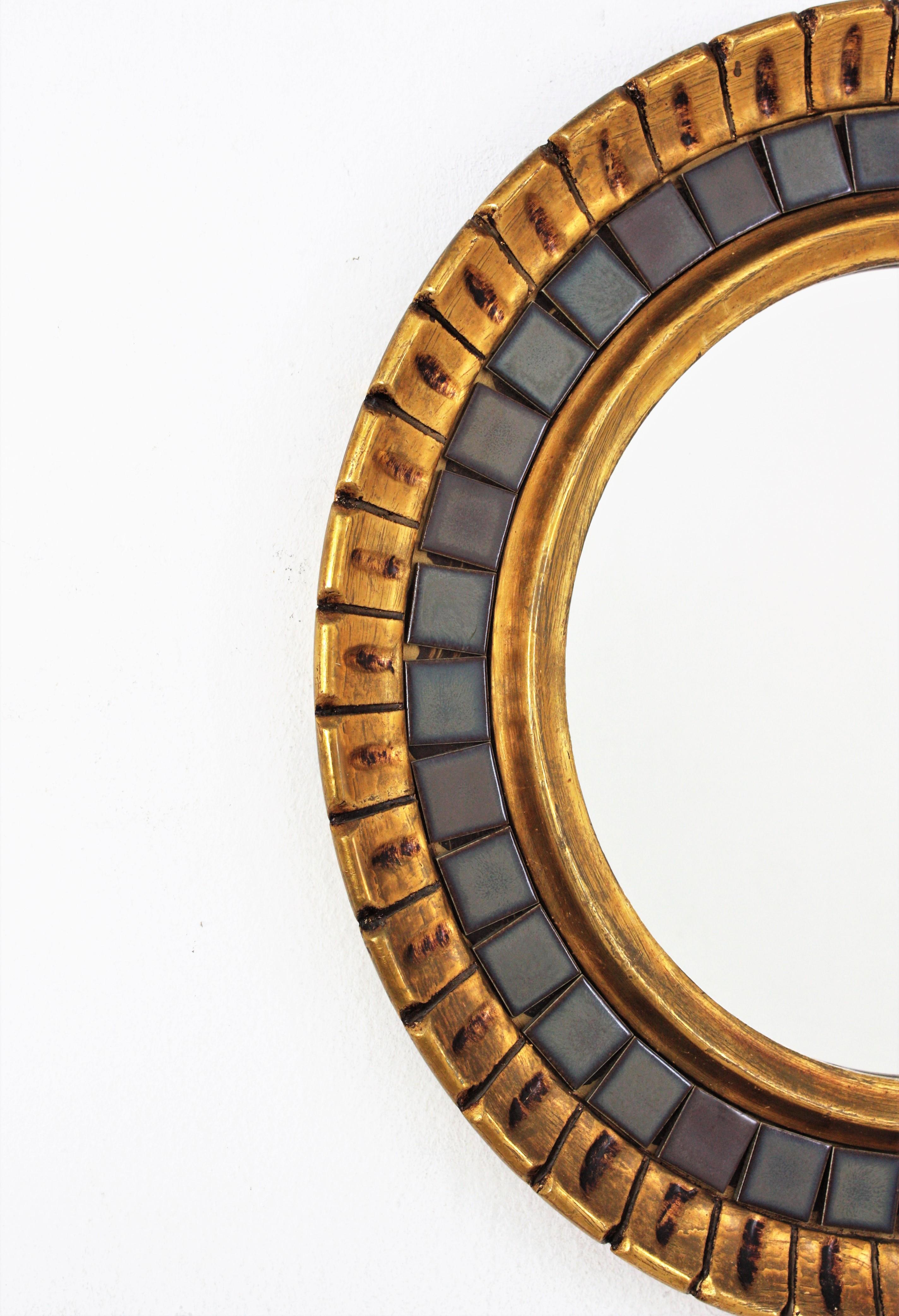 Midcentury Round Mirror, Giltwood and Ceramic In Good Condition For Sale In Barcelona, ES