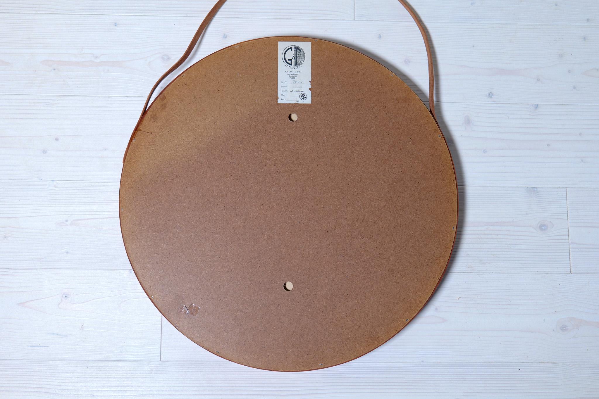 Midcentury Modern Round Mirror in Leather & Teak by Glas & Trä Hovmantorp Sweden For Sale 6