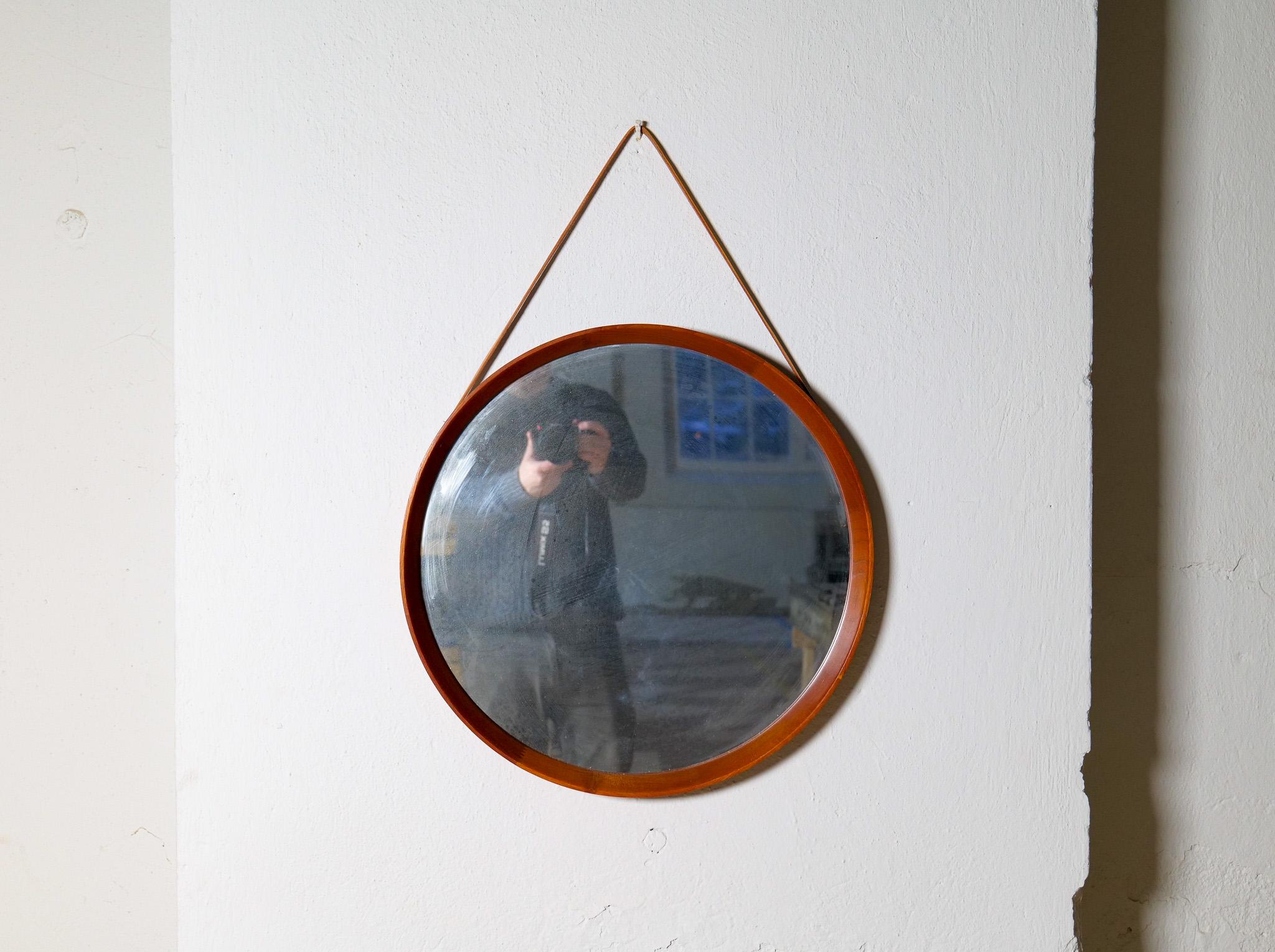 Swedish Midcentury Modern Round Mirror in Leather & Teak by Glas & Trä Hovmantorp Sweden For Sale